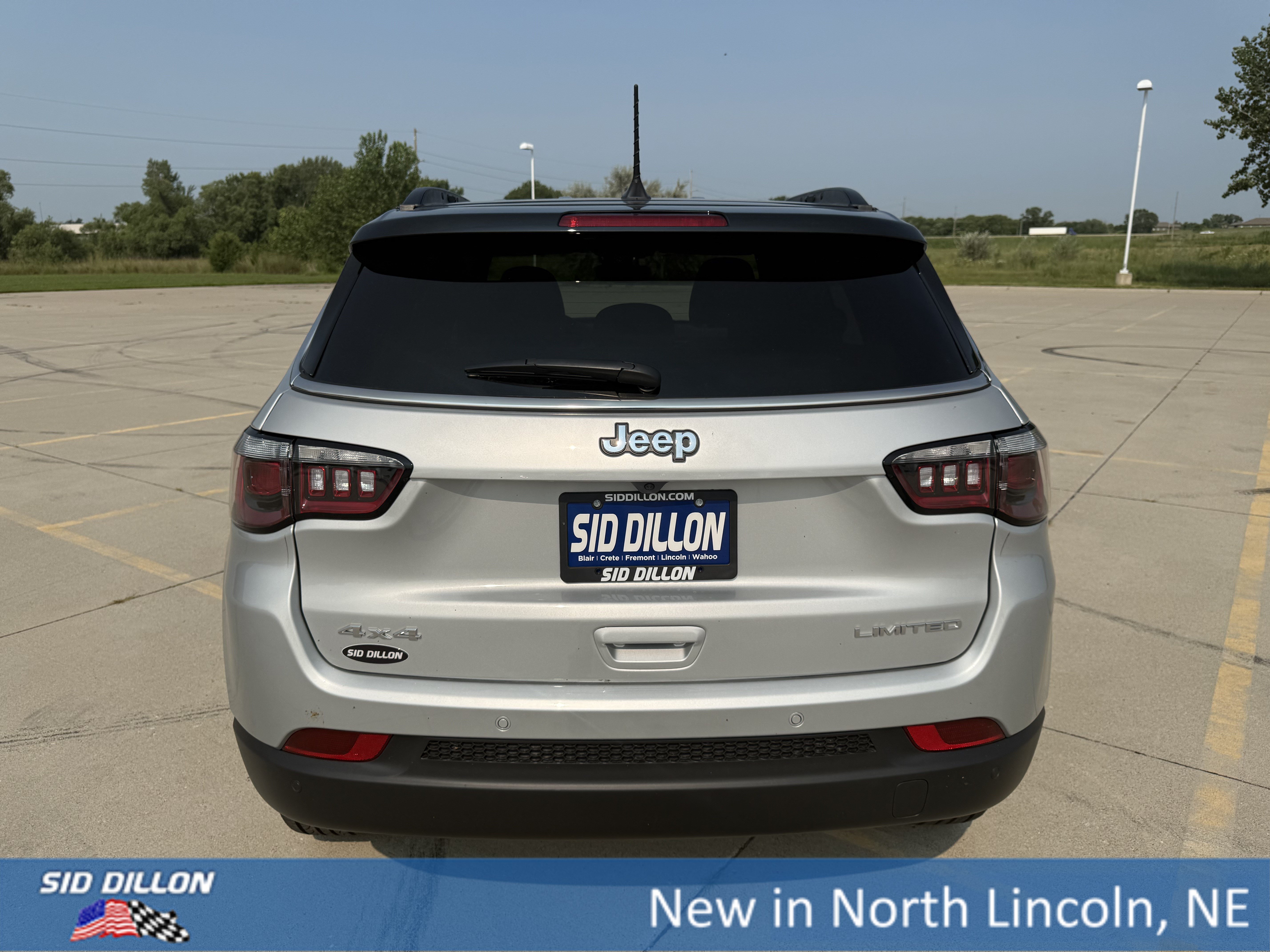 New 2026 Silver Zynith Metallic Clearcoat Jeep Limited image 4