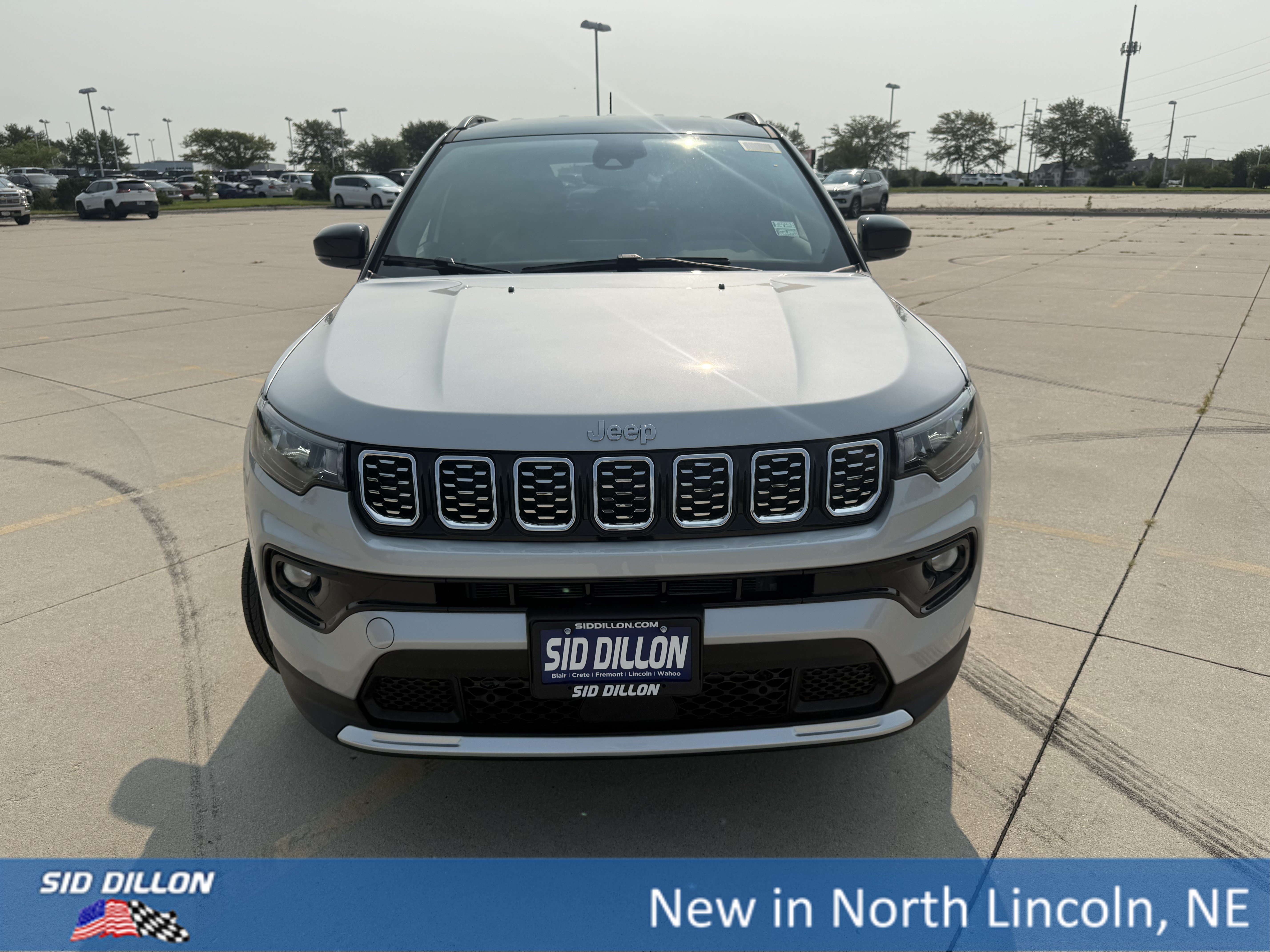 New 2026 Silver Zynith Metallic Clearcoat Jeep Limited image 3