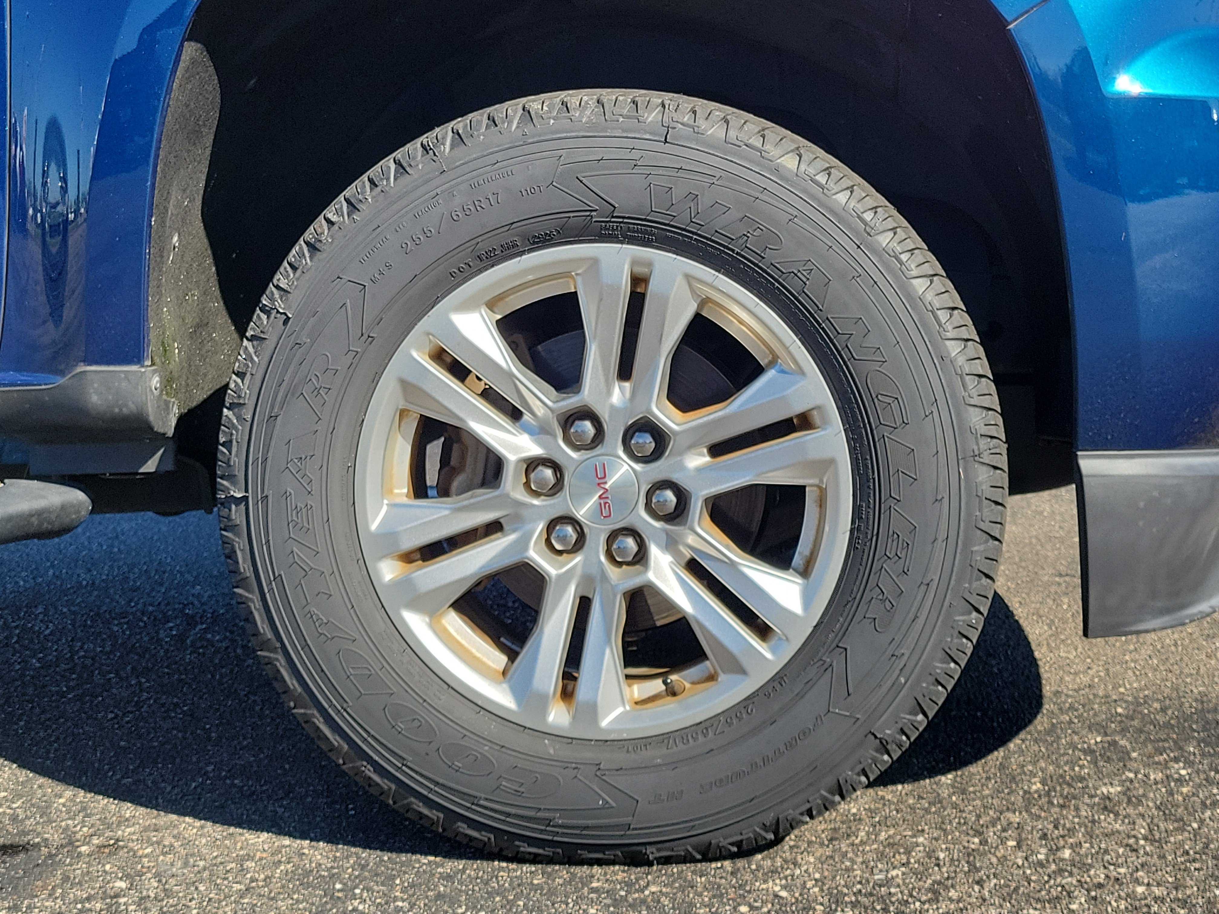 Used 2019 Blue Emerald Metallic GMC SLE image 9