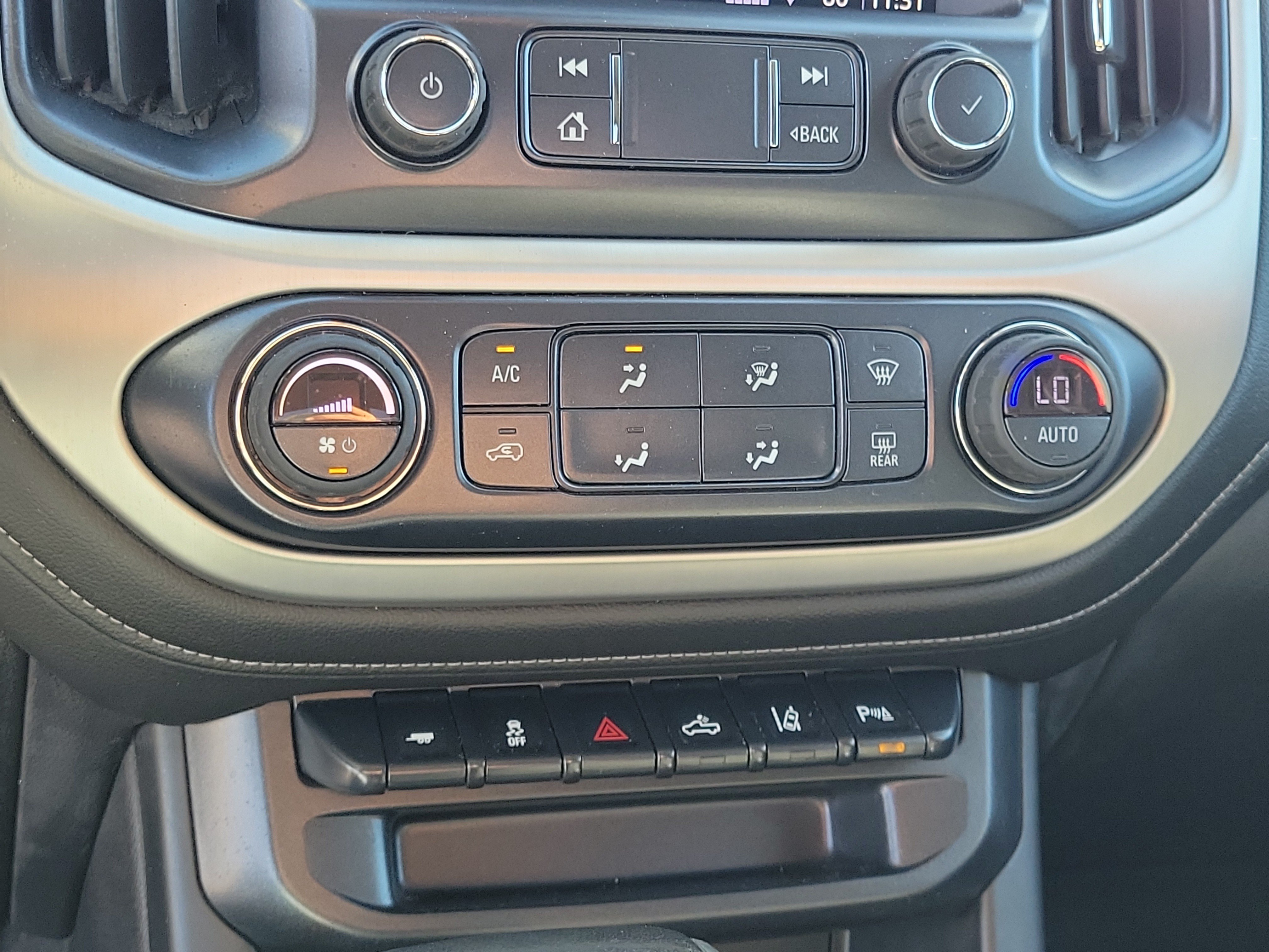 Used 2019 Blue Emerald Metallic GMC SLE image 31