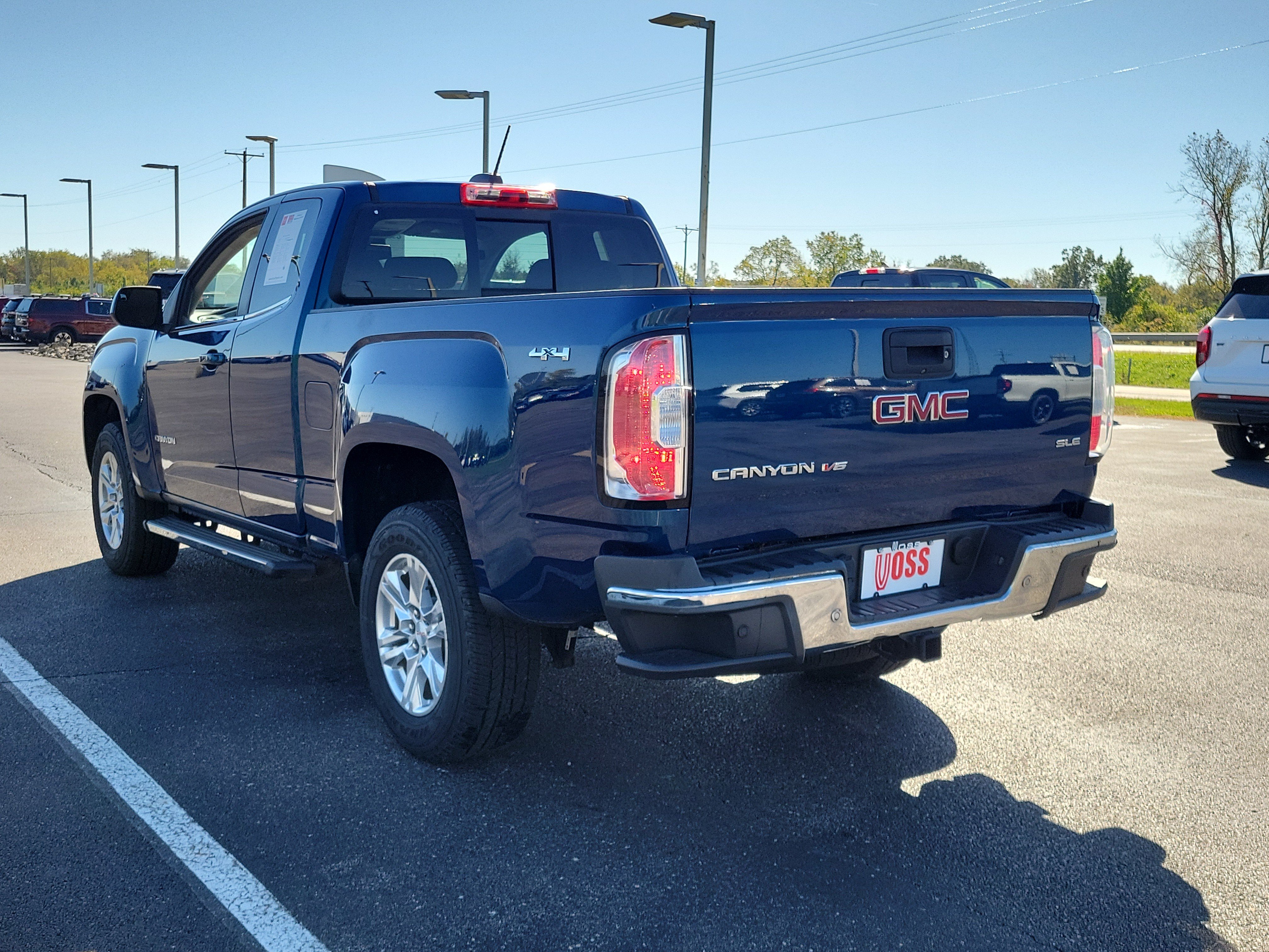 Used 2019 Blue Emerald Metallic GMC SLE image 7