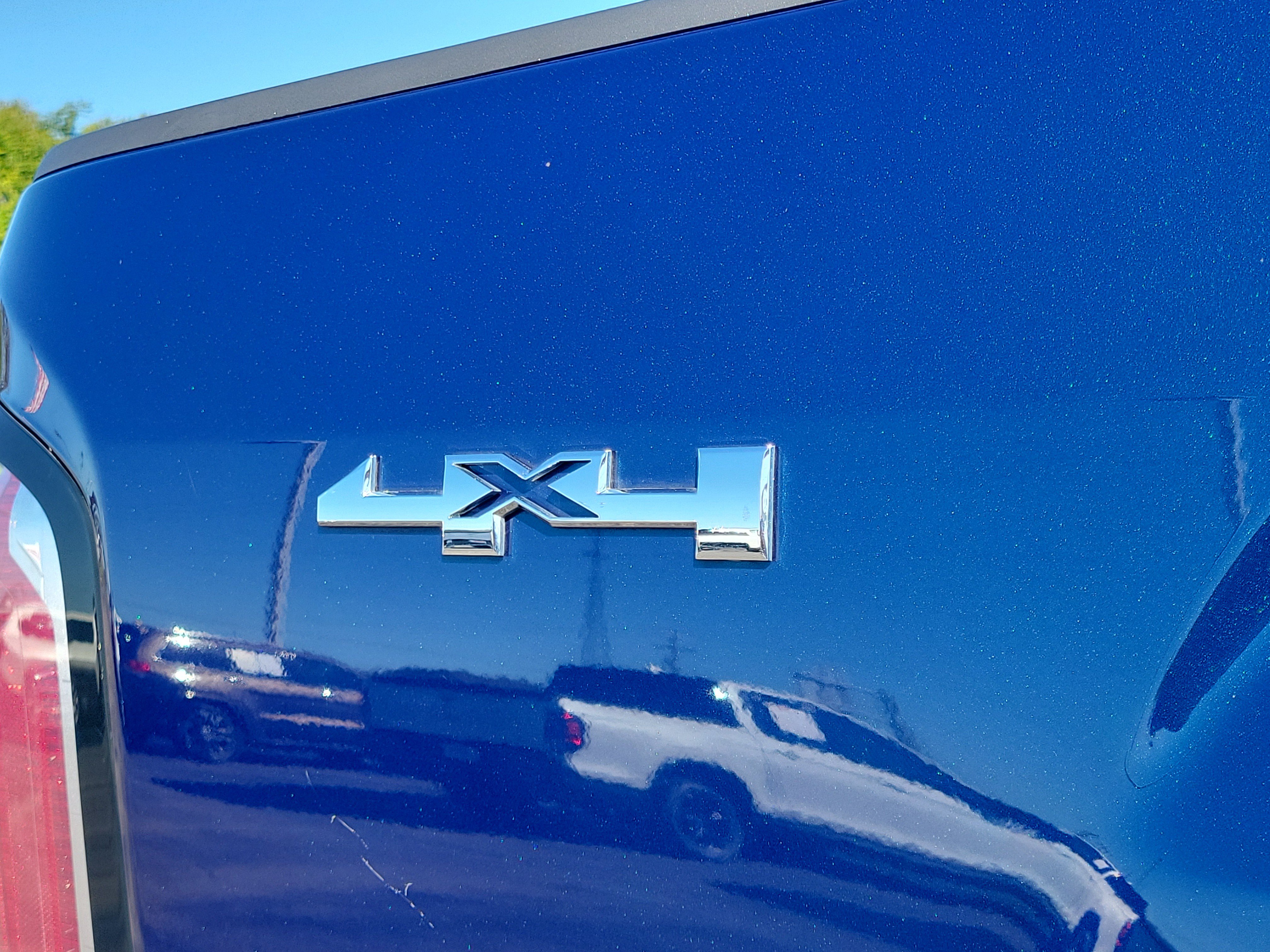 Used 2019 Blue Emerald Metallic GMC SLE image 11