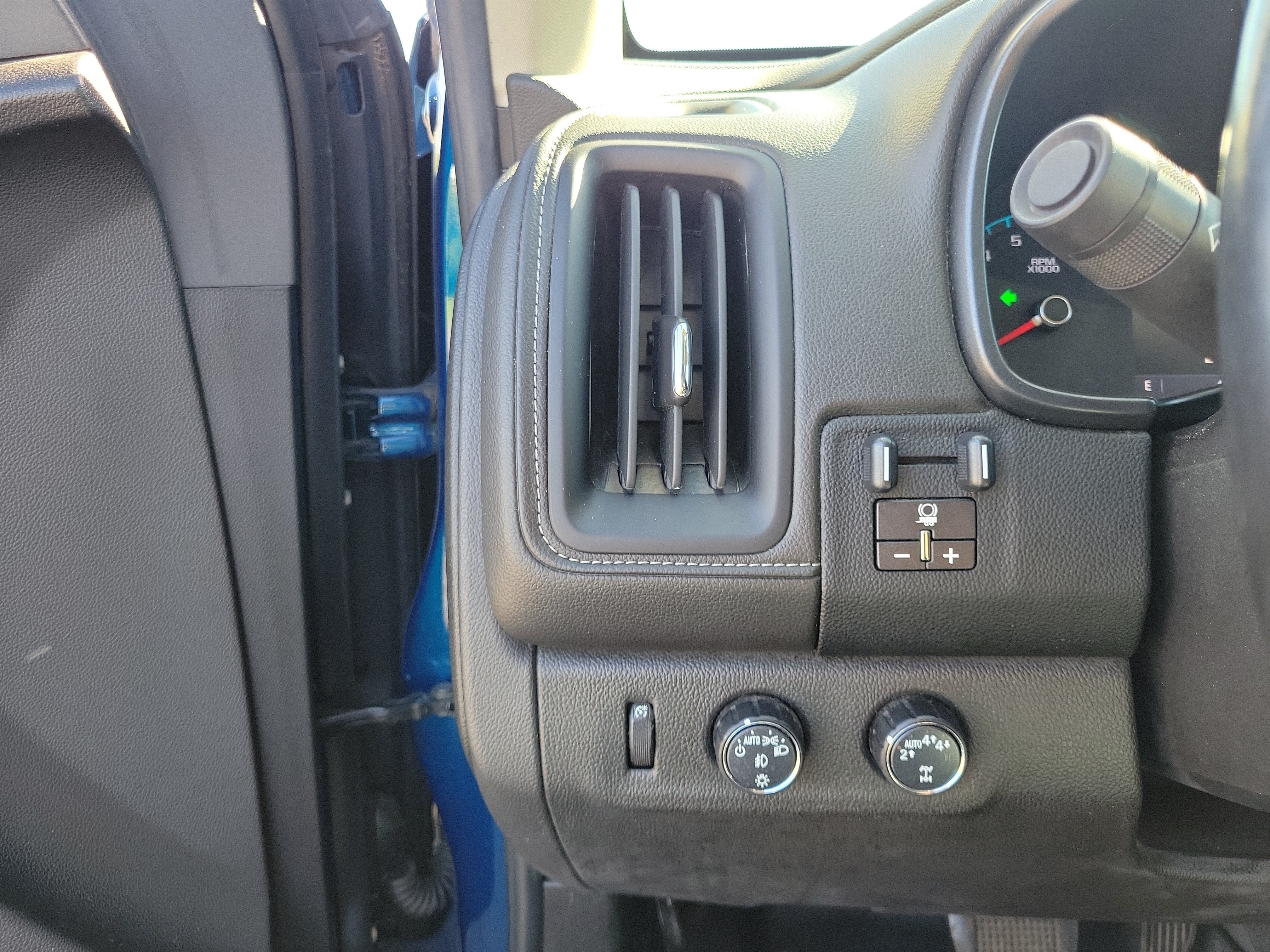 Used 2019 Blue Emerald Metallic GMC SLE image 24