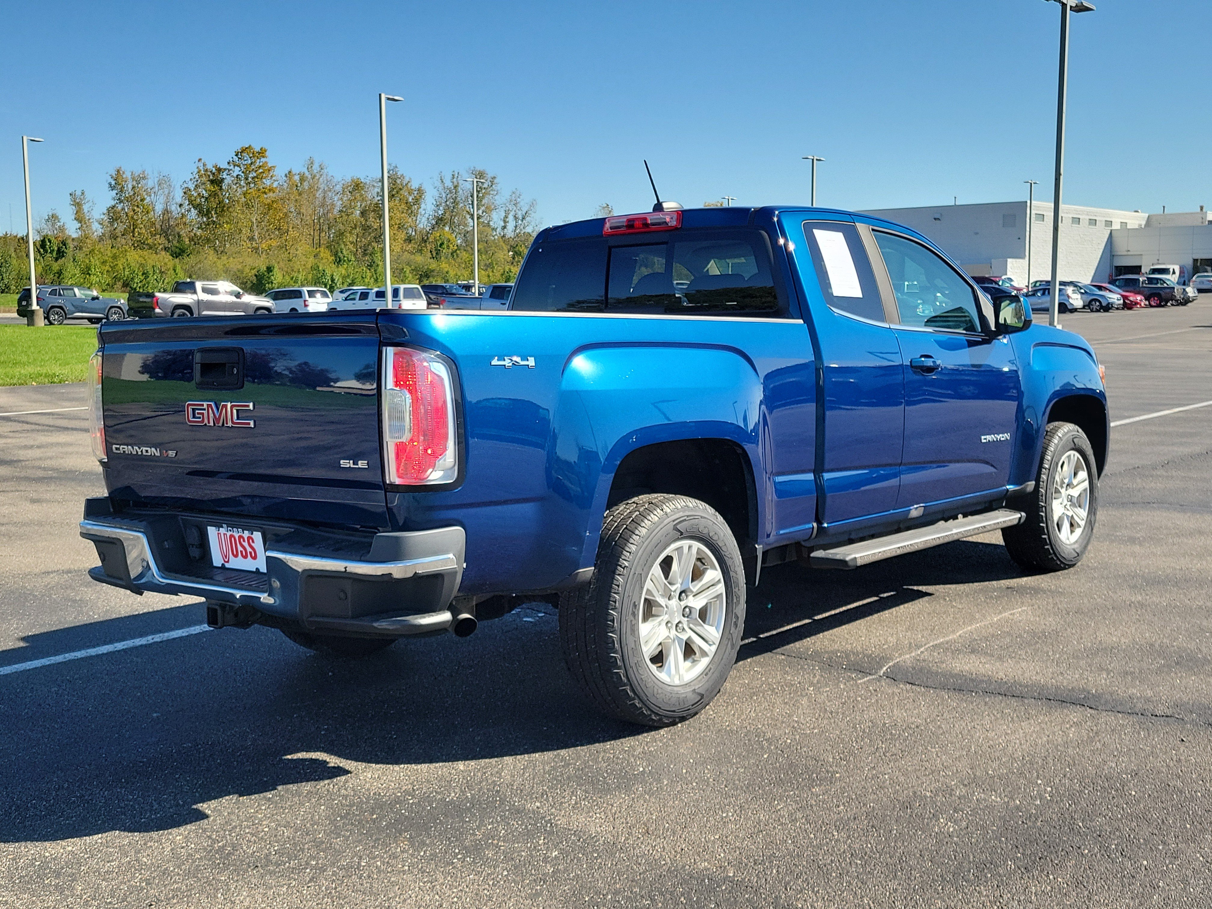 Used 2019 Blue Emerald Metallic GMC SLE image 8