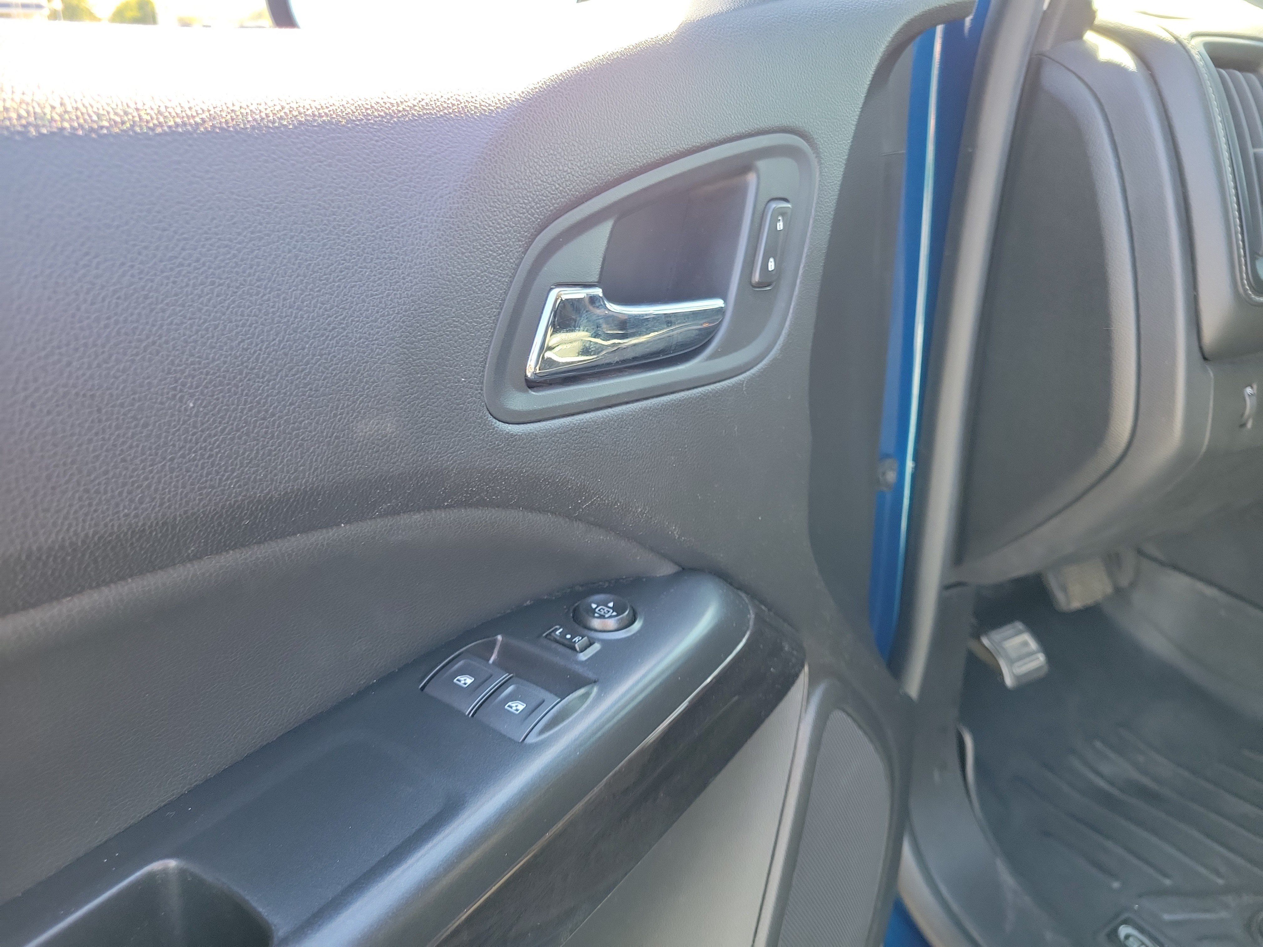 Used 2019 Blue Emerald Metallic GMC SLE image 22