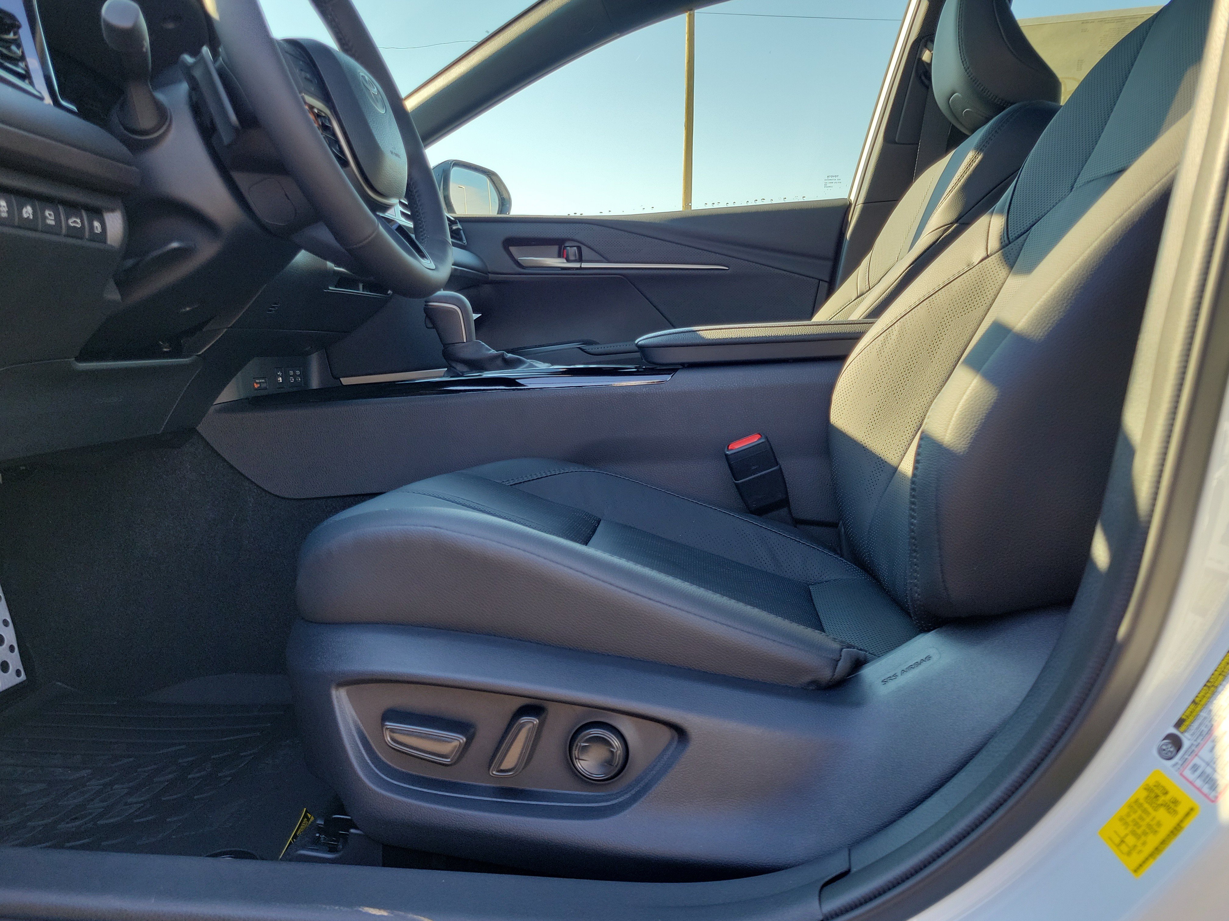 New 2026 Wind Chill Pearl w/Midnight Black Metallic Roof Toyota XSE image 20