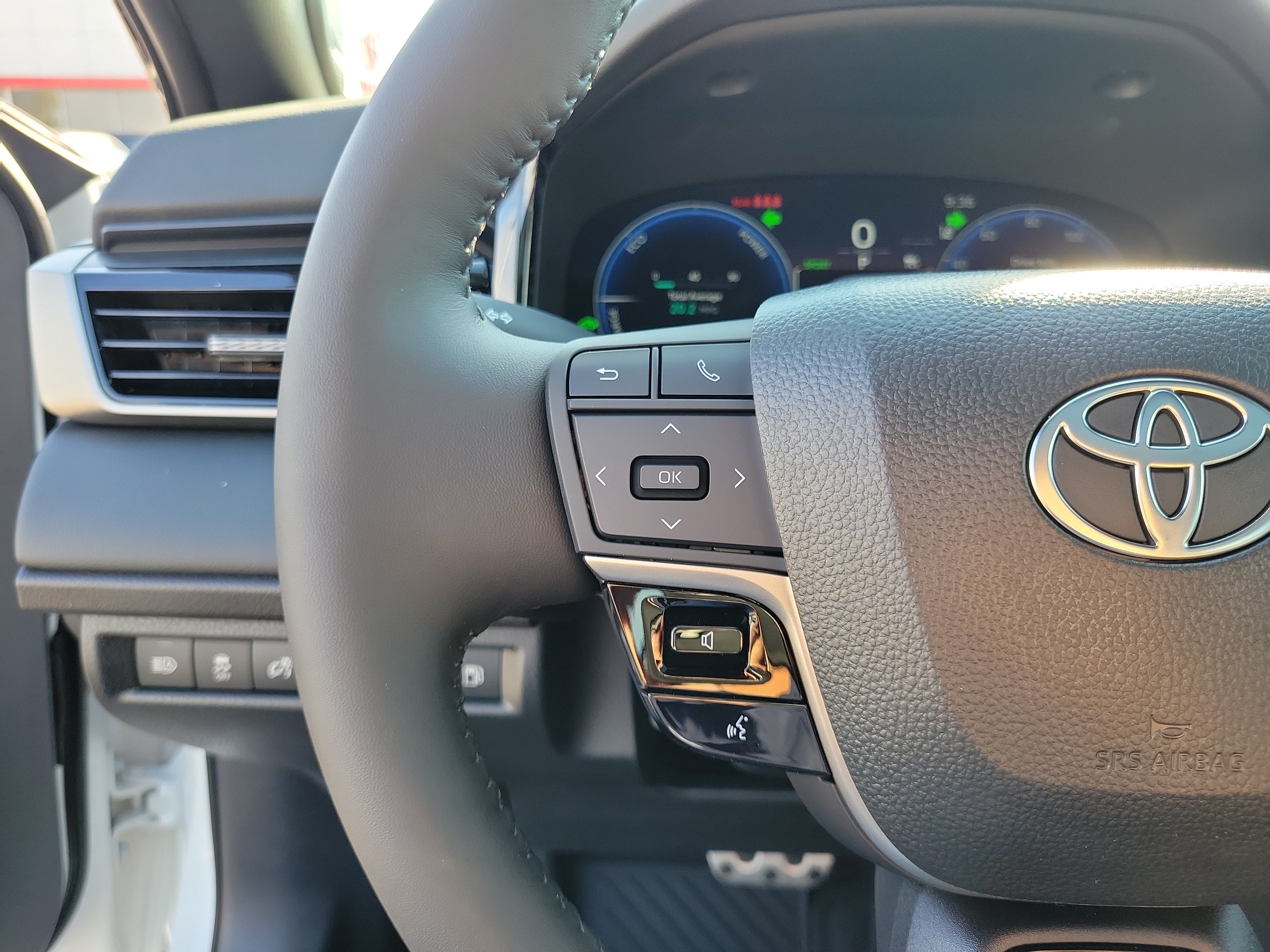 New 2026 Wind Chill Pearl w/Midnight Black Metallic Roof Toyota XSE image 26