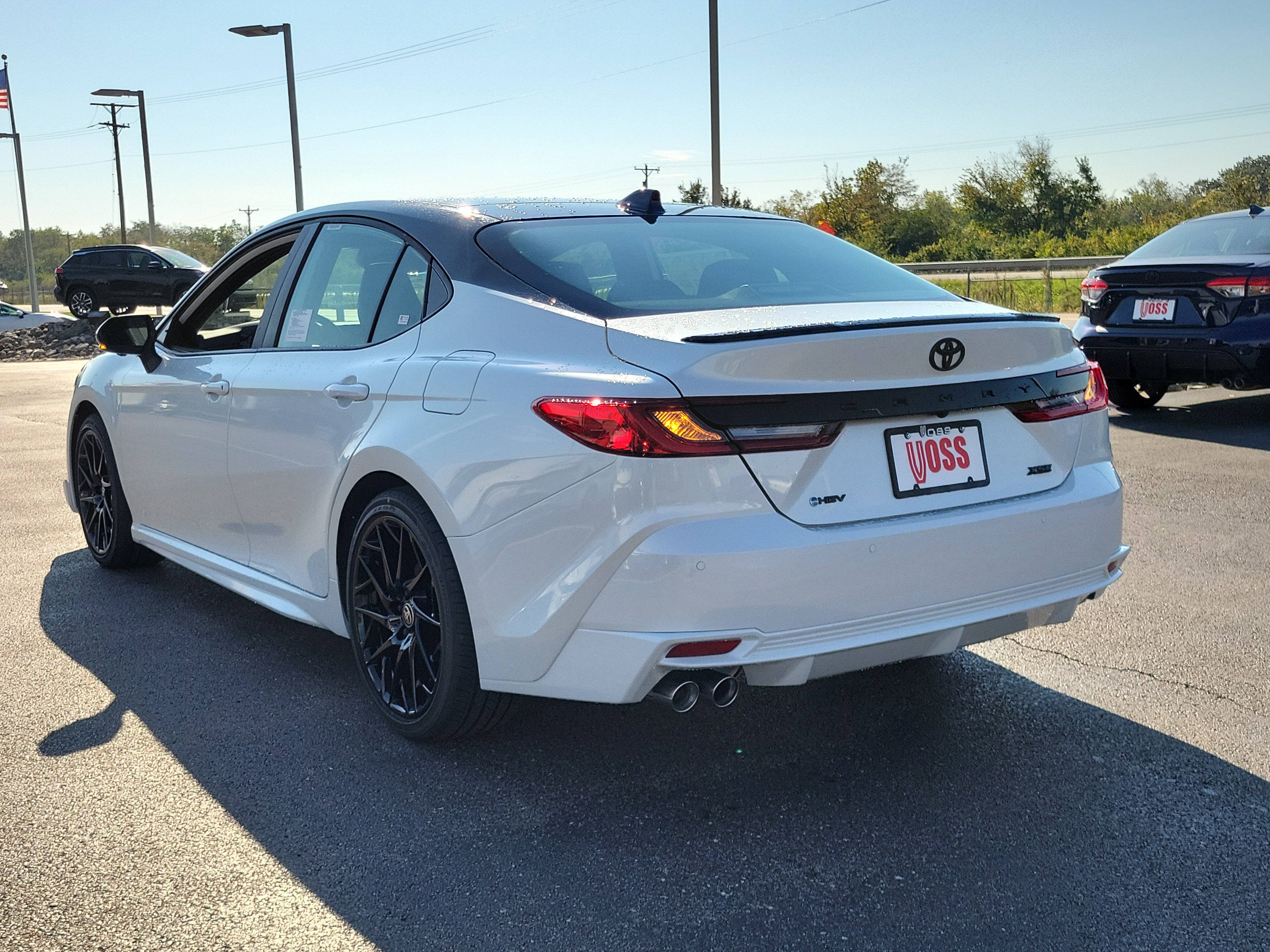 New 2026 Wind Chill Pearl w/Midnight Black Metallic Roof Toyota XSE image 7