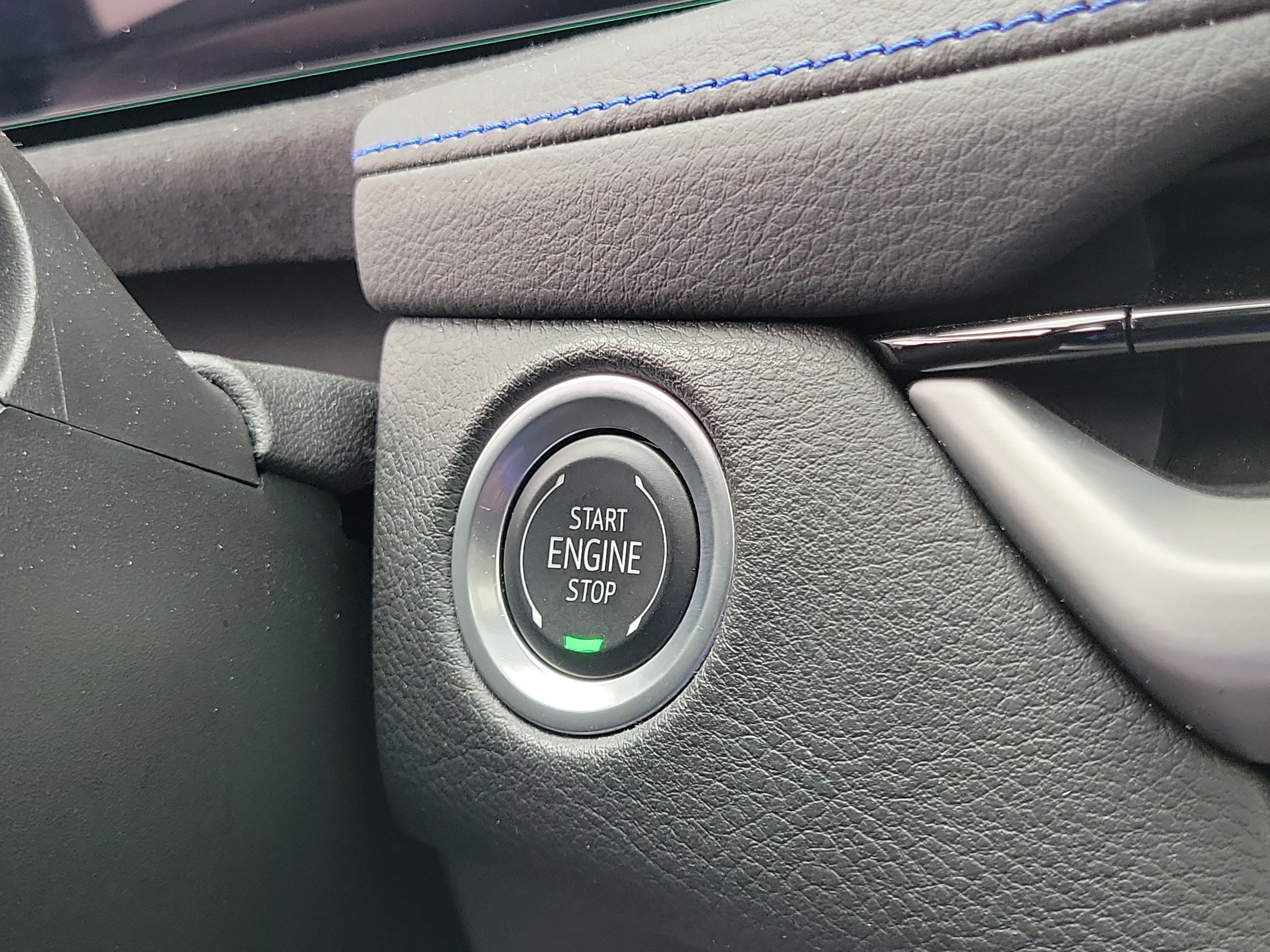 Used 2025 Crystal White Tricoat Cadillac Sport image 32