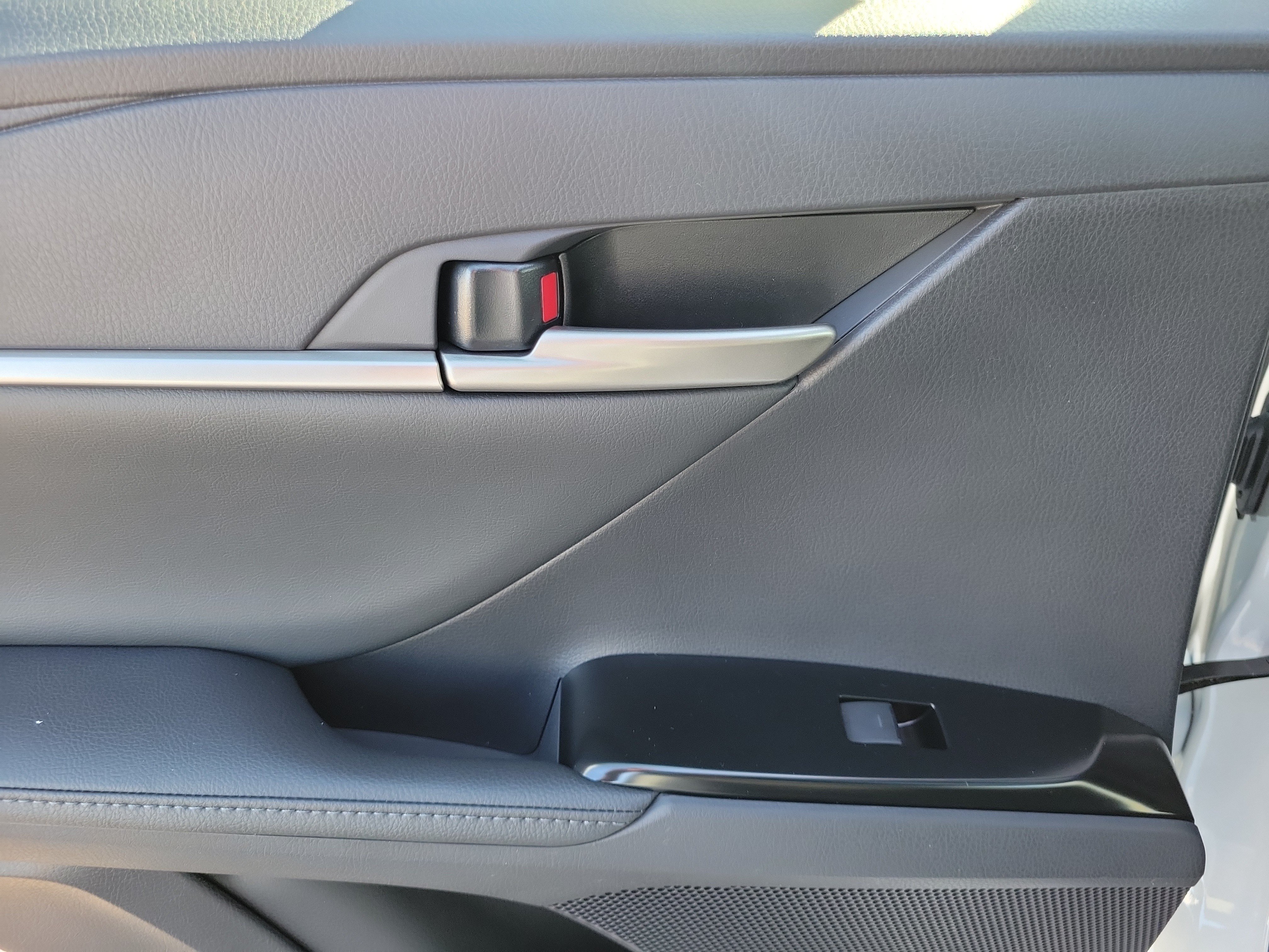 New 2026 Wind Chill Pearl Toyota XSE image 16