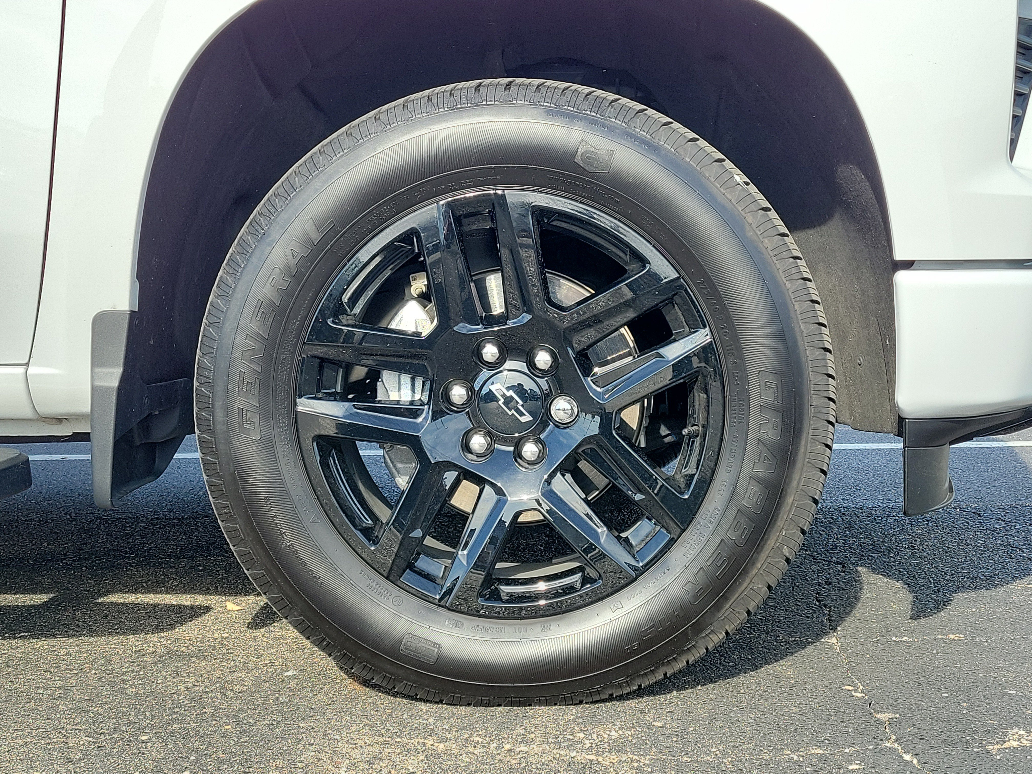 Used 2026 Summit White Chevrolet RST image 9