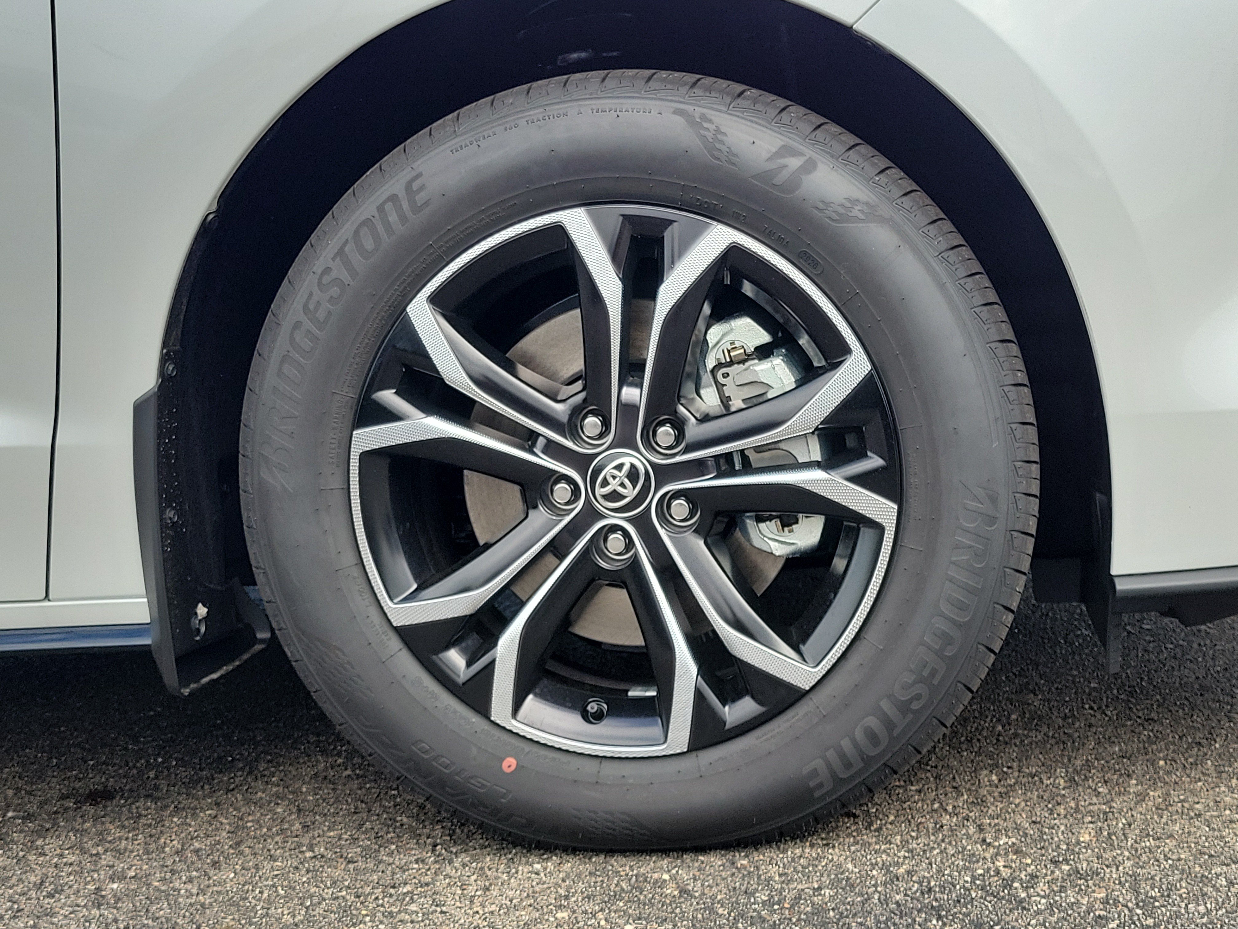 New 2026 Wind Chill Pearl <sup>1</sup> Toyota  Platinum image 9