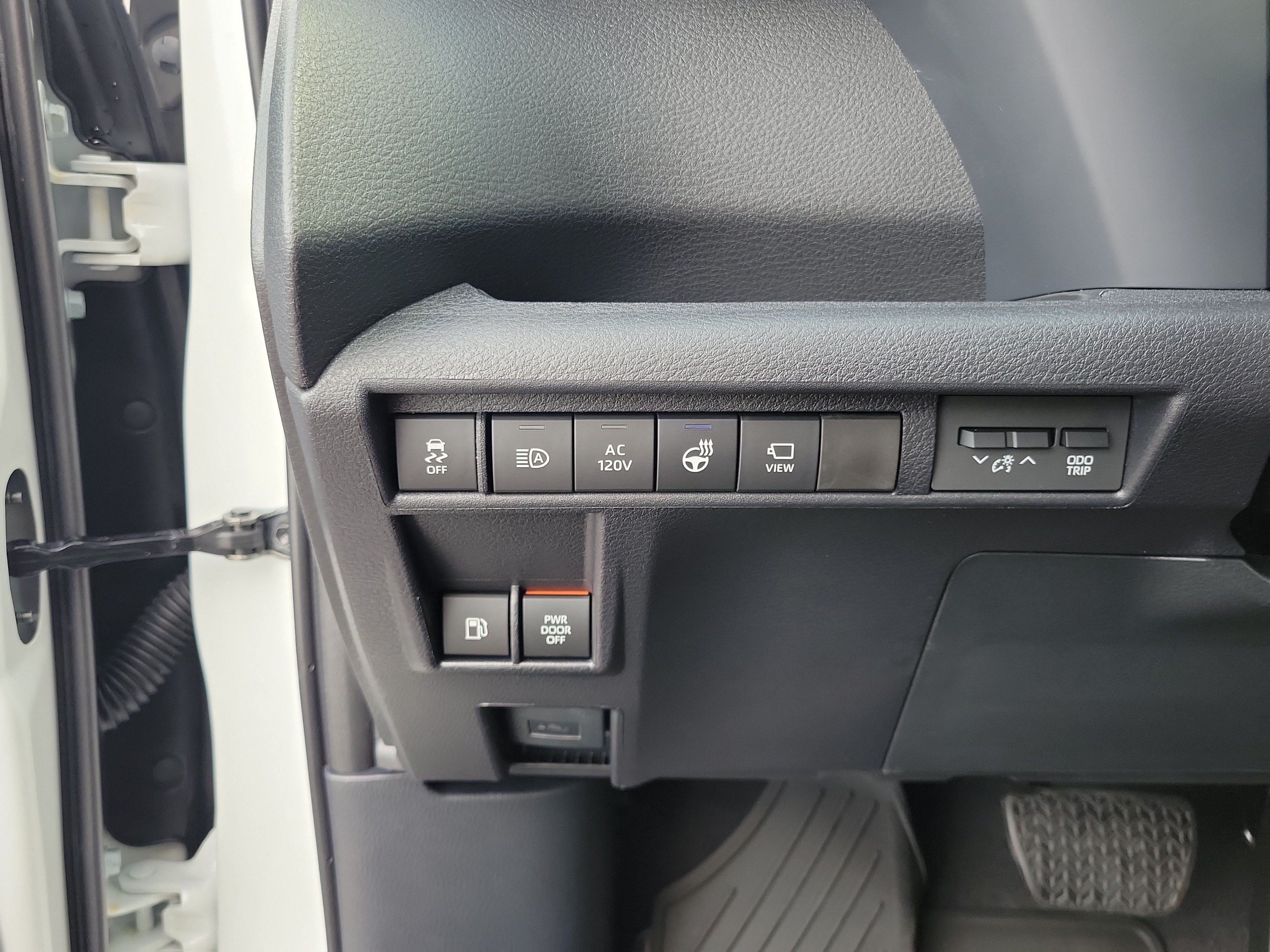 New 2026 Wind Chill Pearl <sup>1</sup> Toyota  Platinum image 24