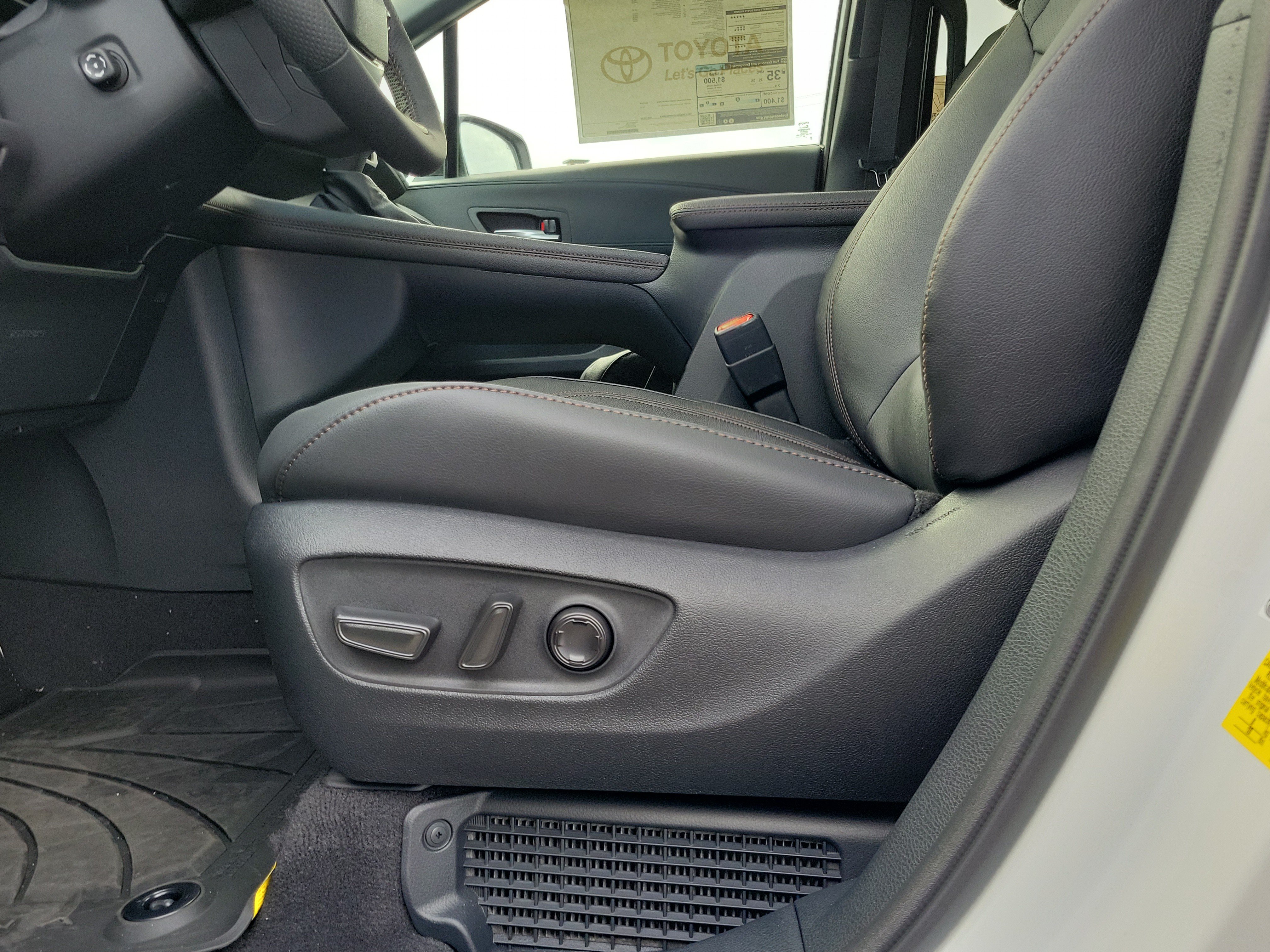 New 2026 Wind Chill Pearl <sup>1</sup> Toyota  Platinum image 20