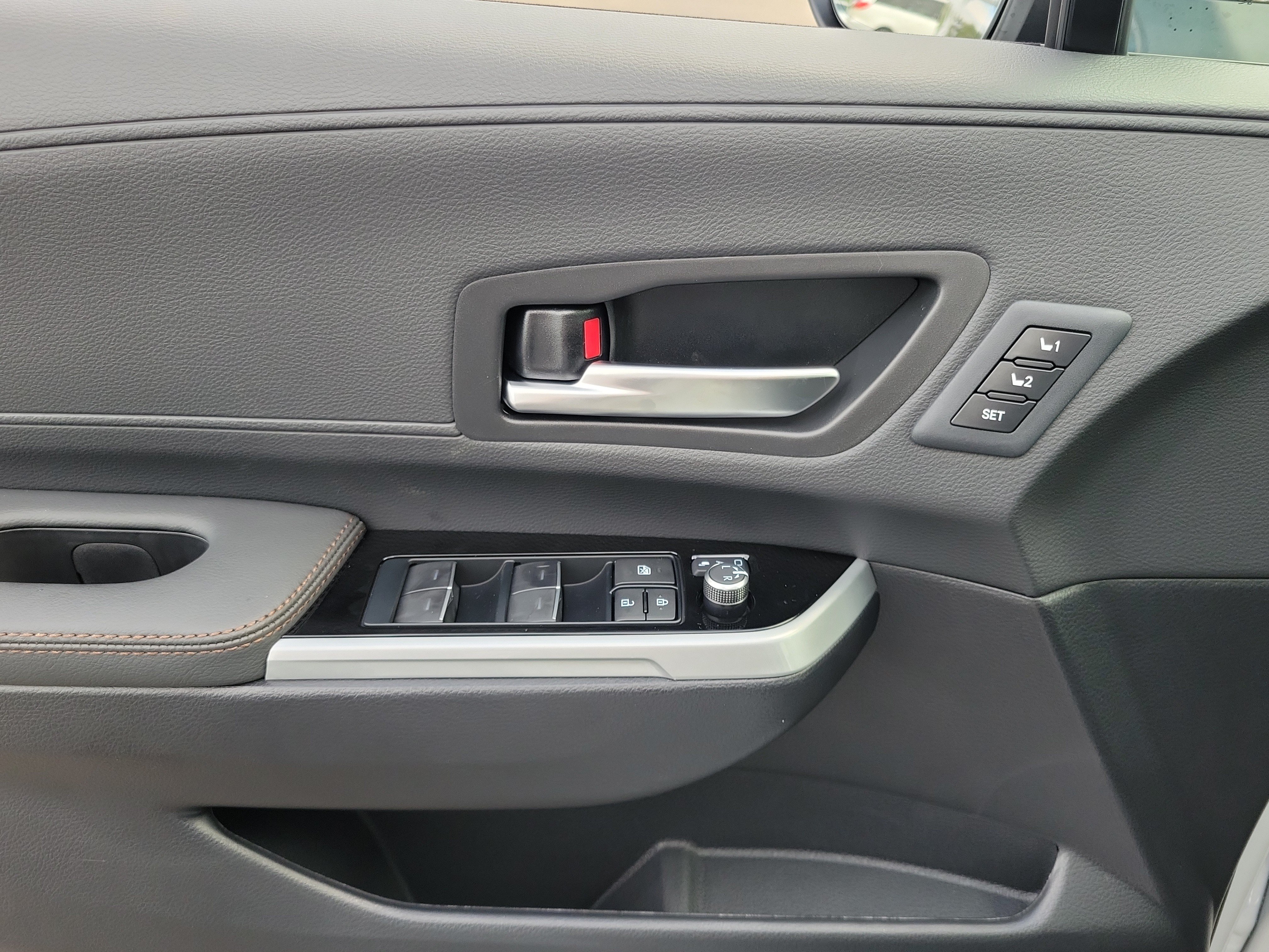 New 2026 Wind Chill Pearl <sup>1</sup> Toyota  Platinum image 21