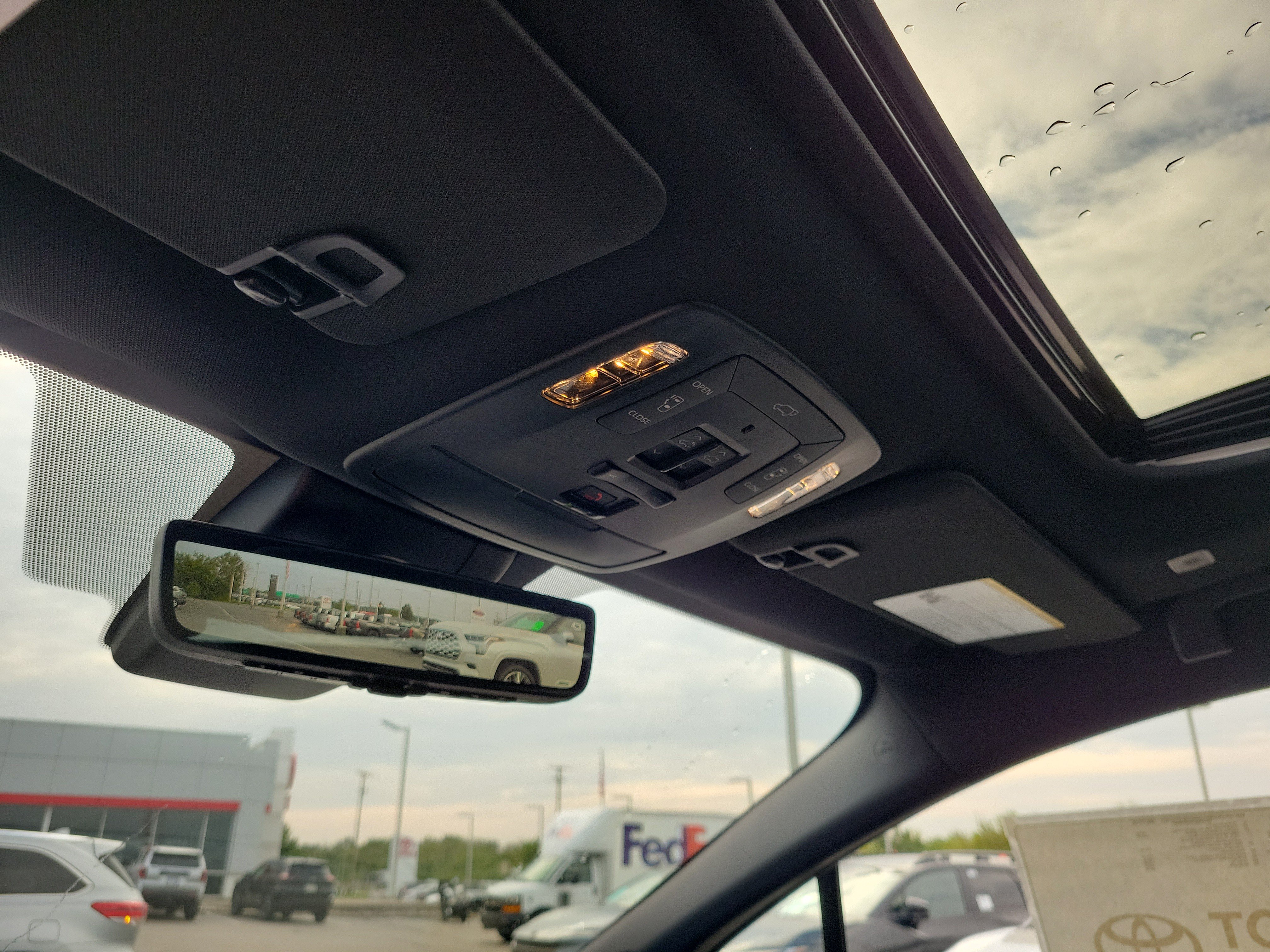 New 2026 Wind Chill Pearl <sup>1</sup> Toyota  Platinum image 34