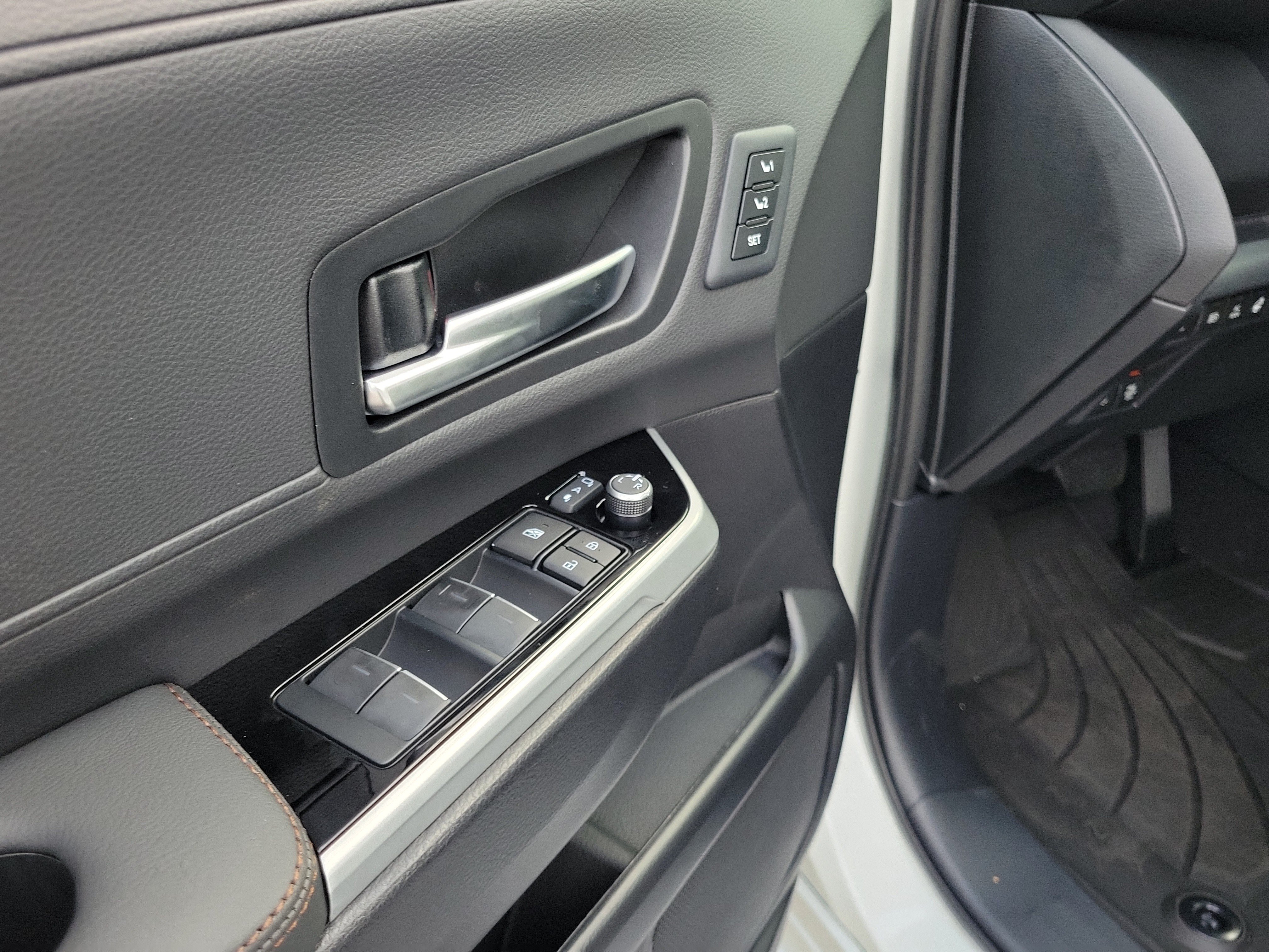 New 2026 Wind Chill Pearl <sup>1</sup> Toyota  Platinum image 22
