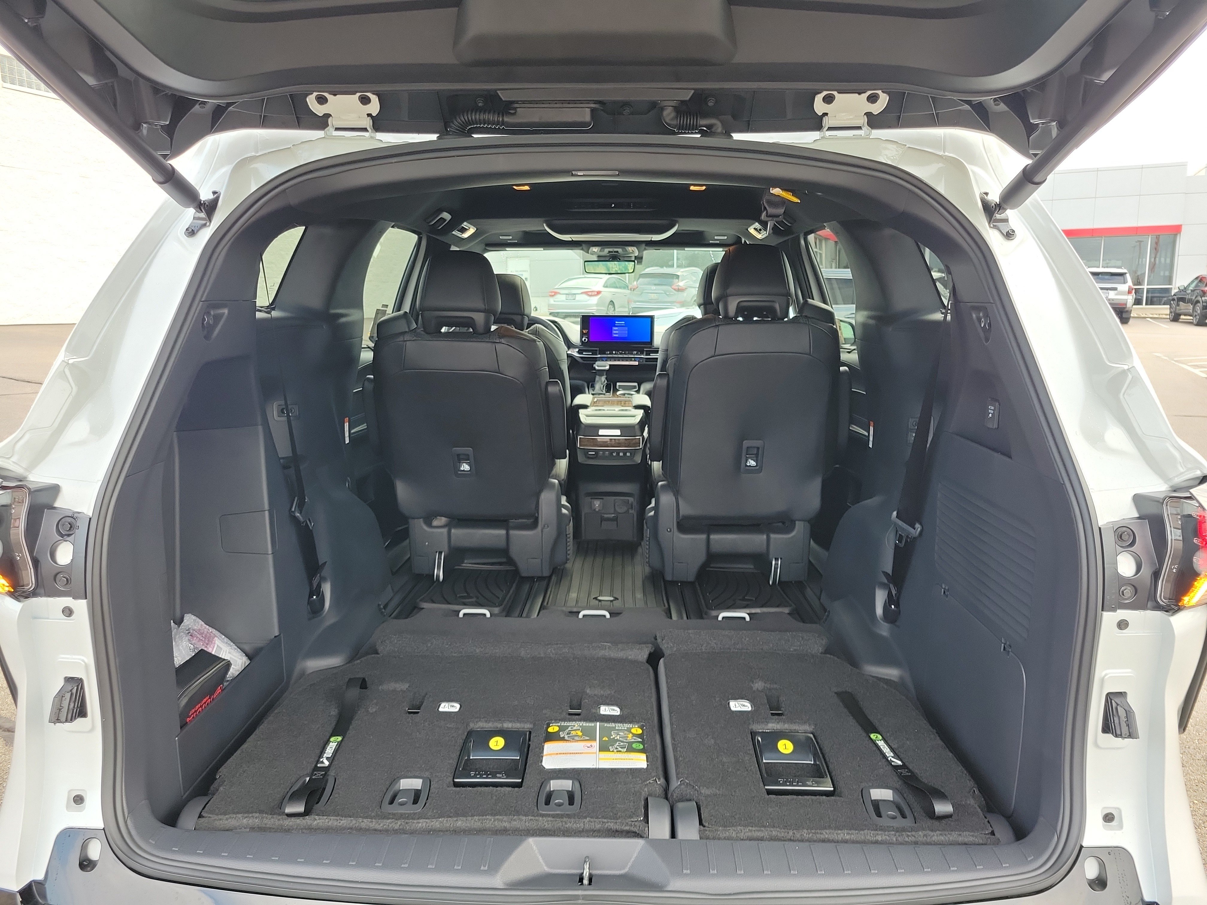 New 2026 Wind Chill Pearl <sup>1</sup> Toyota  Platinum image 12