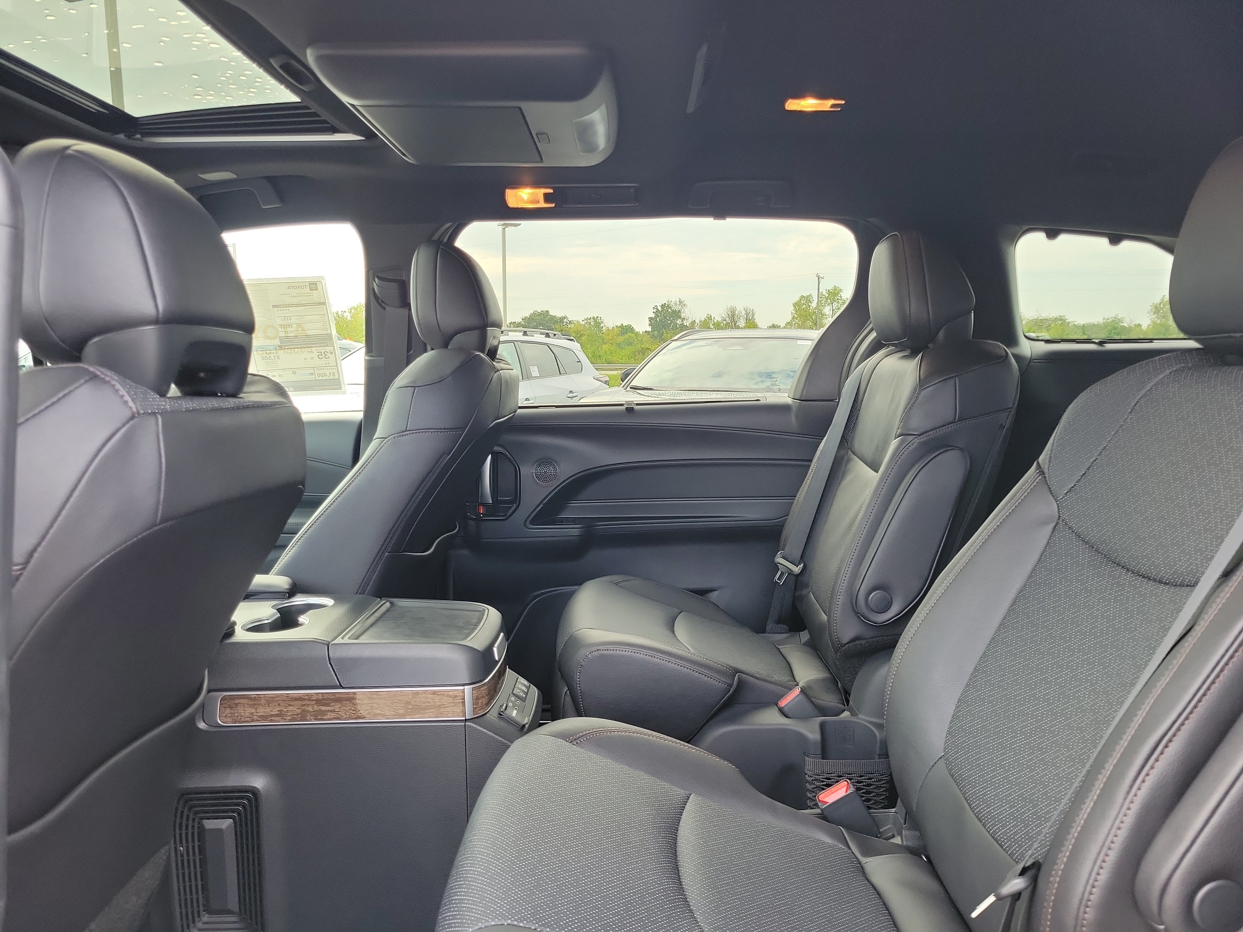 New 2026 Wind Chill Pearl <sup>1</sup> Toyota  Platinum image 15