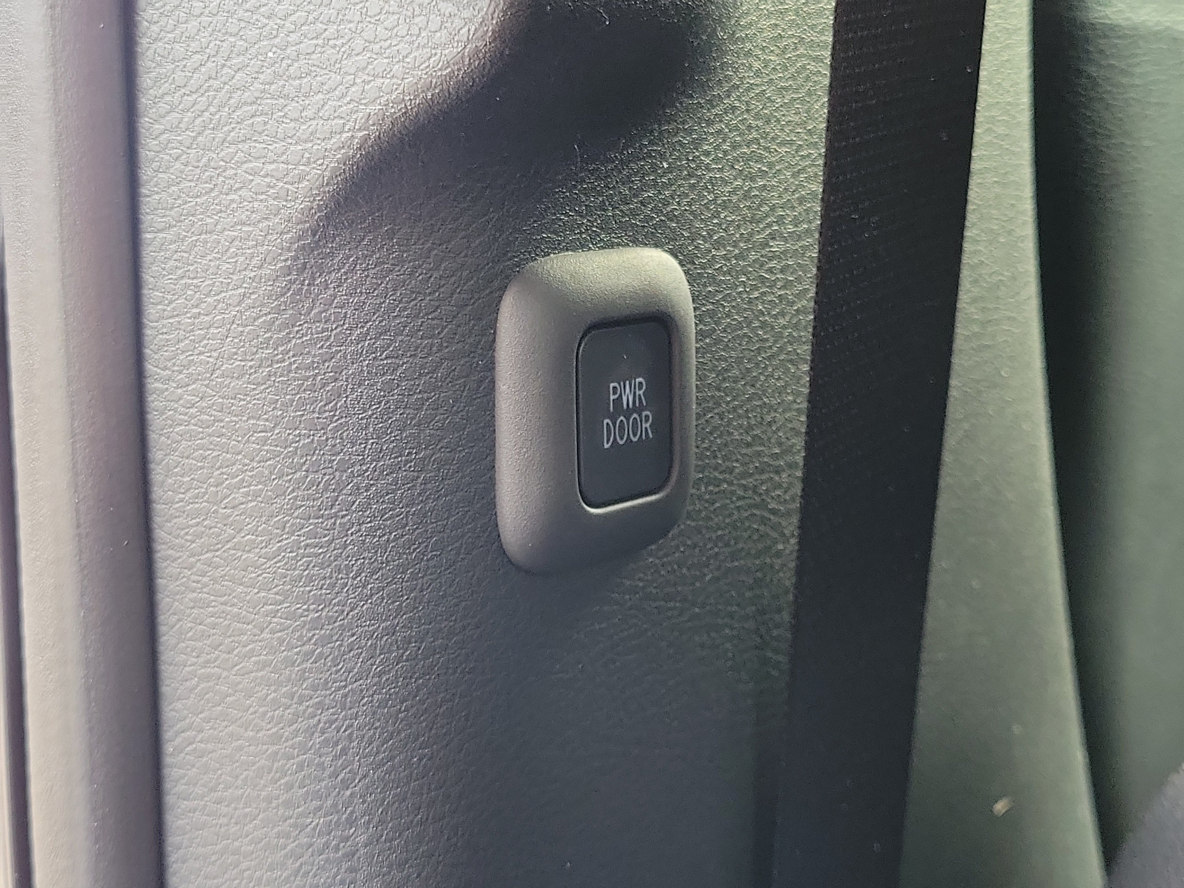 New 2026 Wind Chill Pearl <sup>1</sup> Toyota  Platinum image 18