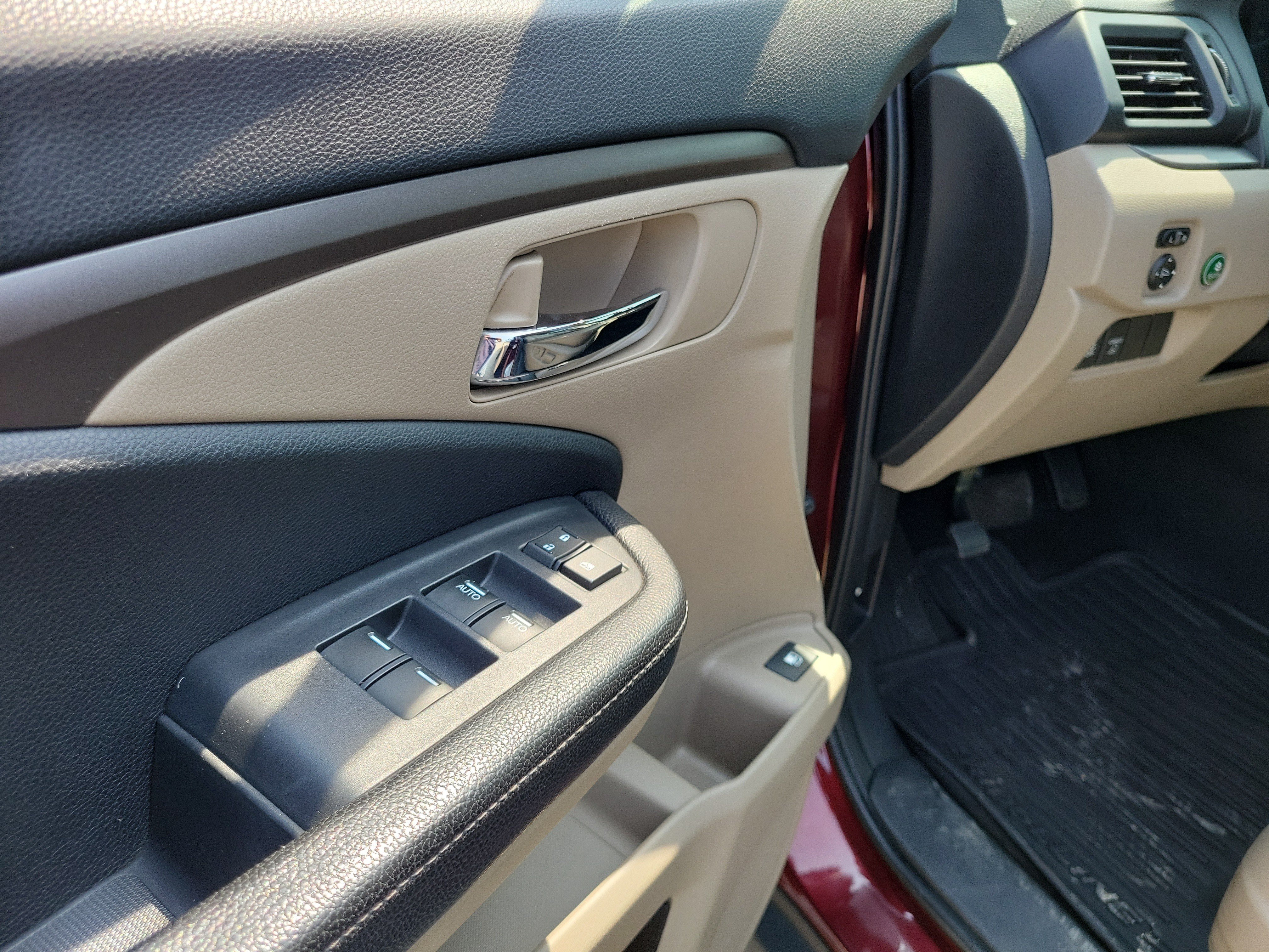 Used 2018 Deep Scarlet Pearl Honda RTL image 18