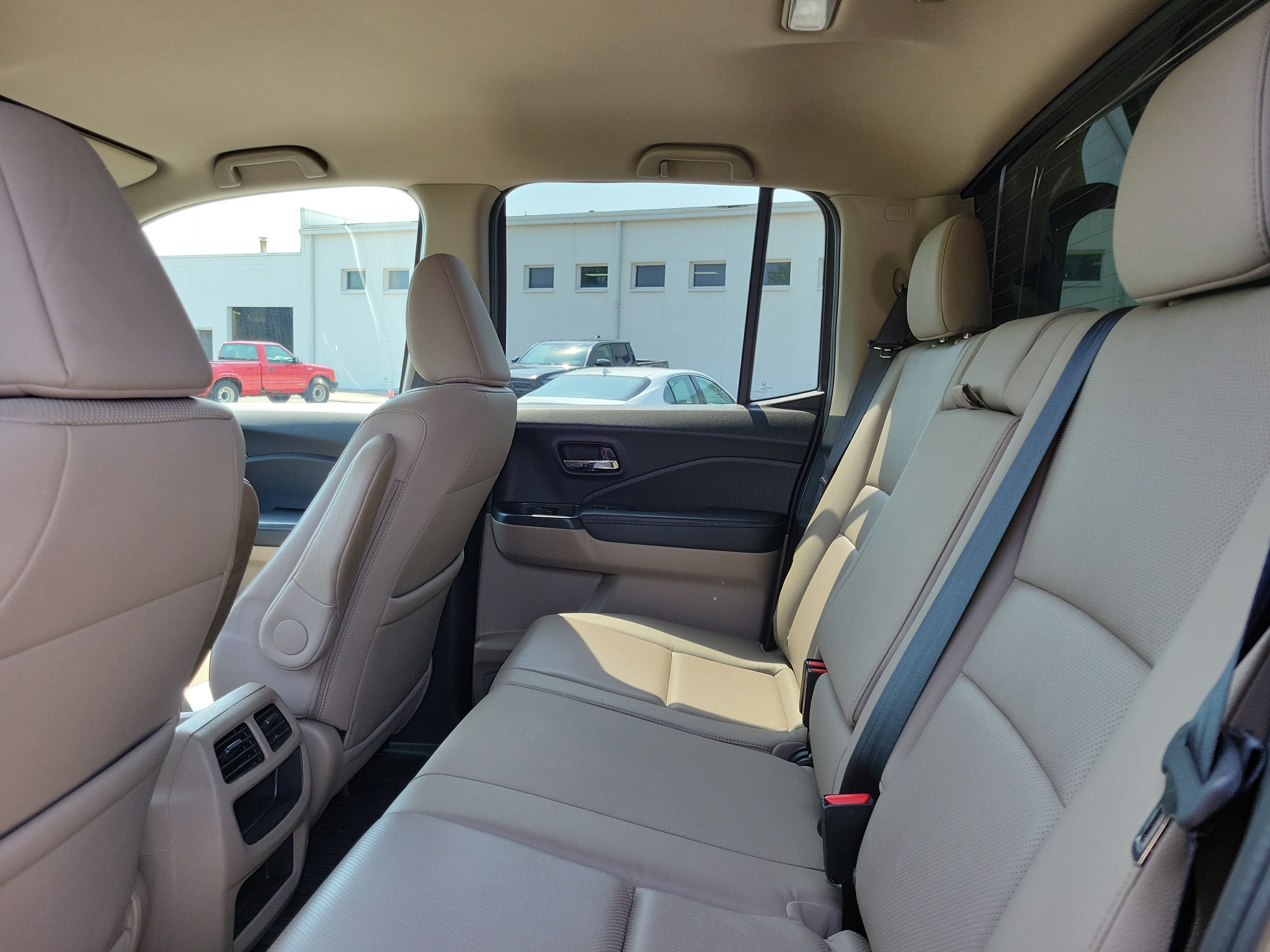 Used 2018 Deep Scarlet Pearl Honda RTL image 11