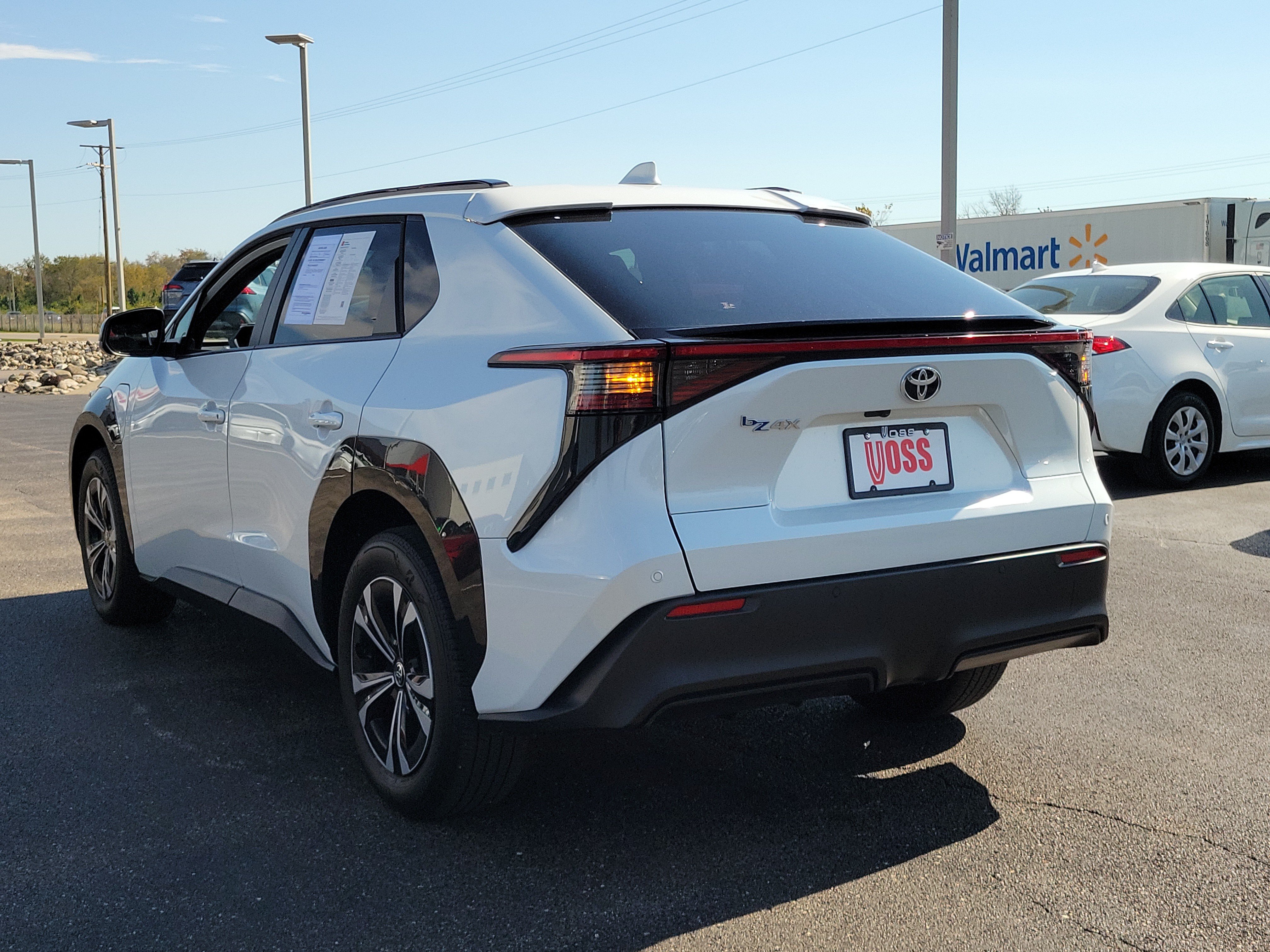 Certified Used 2023 WHITE Toyota L image 7