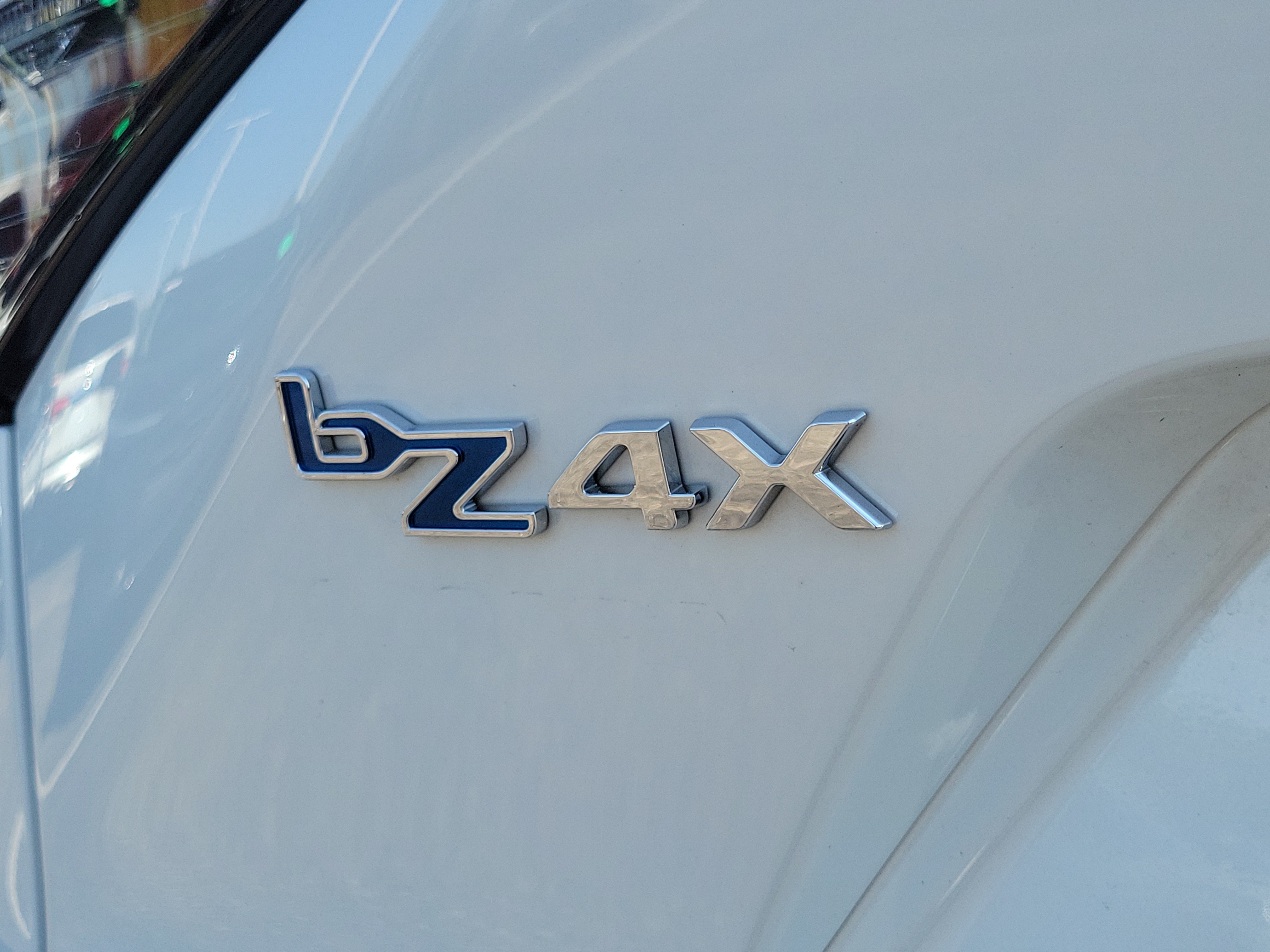Certified Used 2023 WHITE Toyota L image 11
