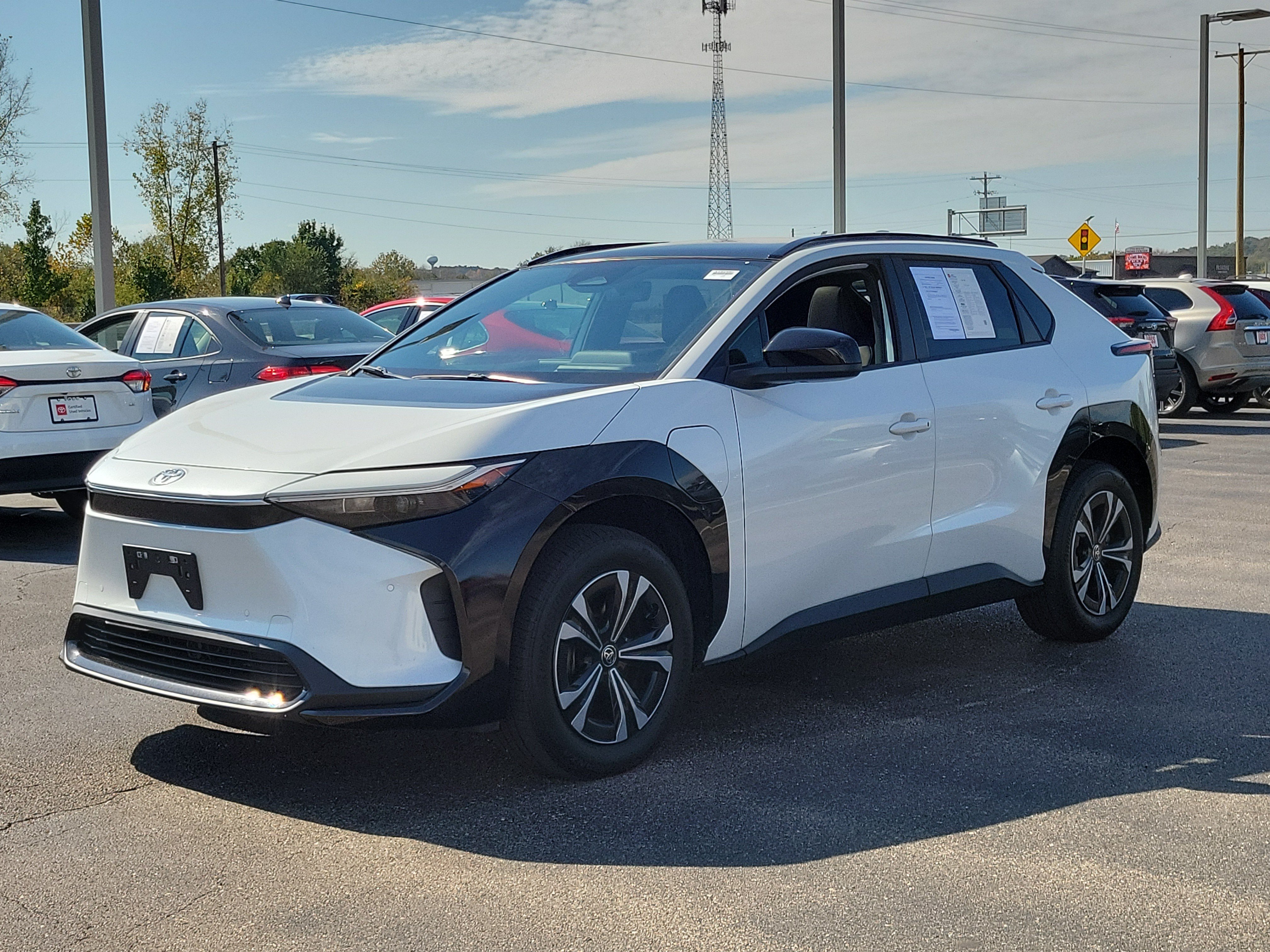 Certified Used 2023 WHITE Toyota L image 6
