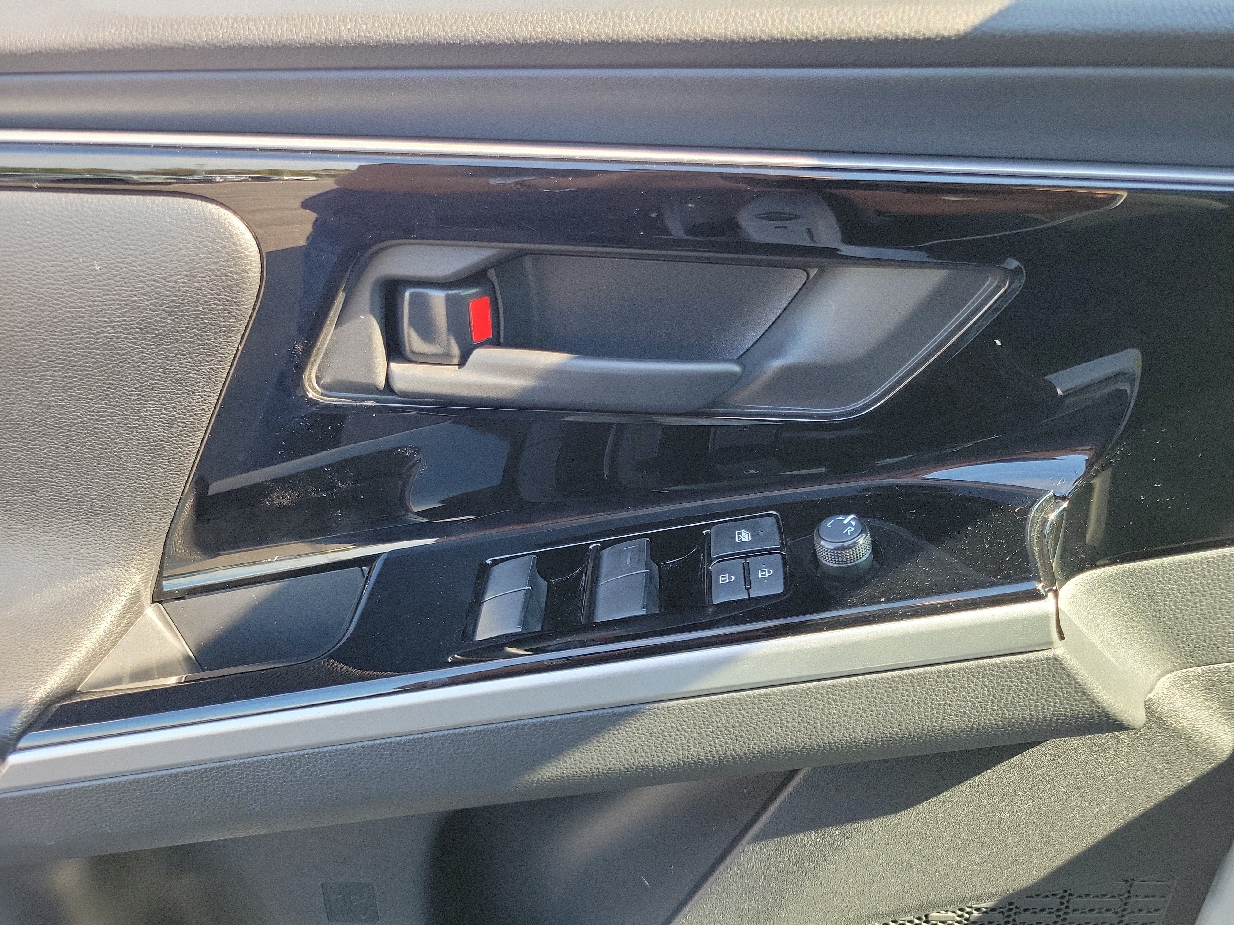 Certified Used 2023 WHITE Toyota L image 21