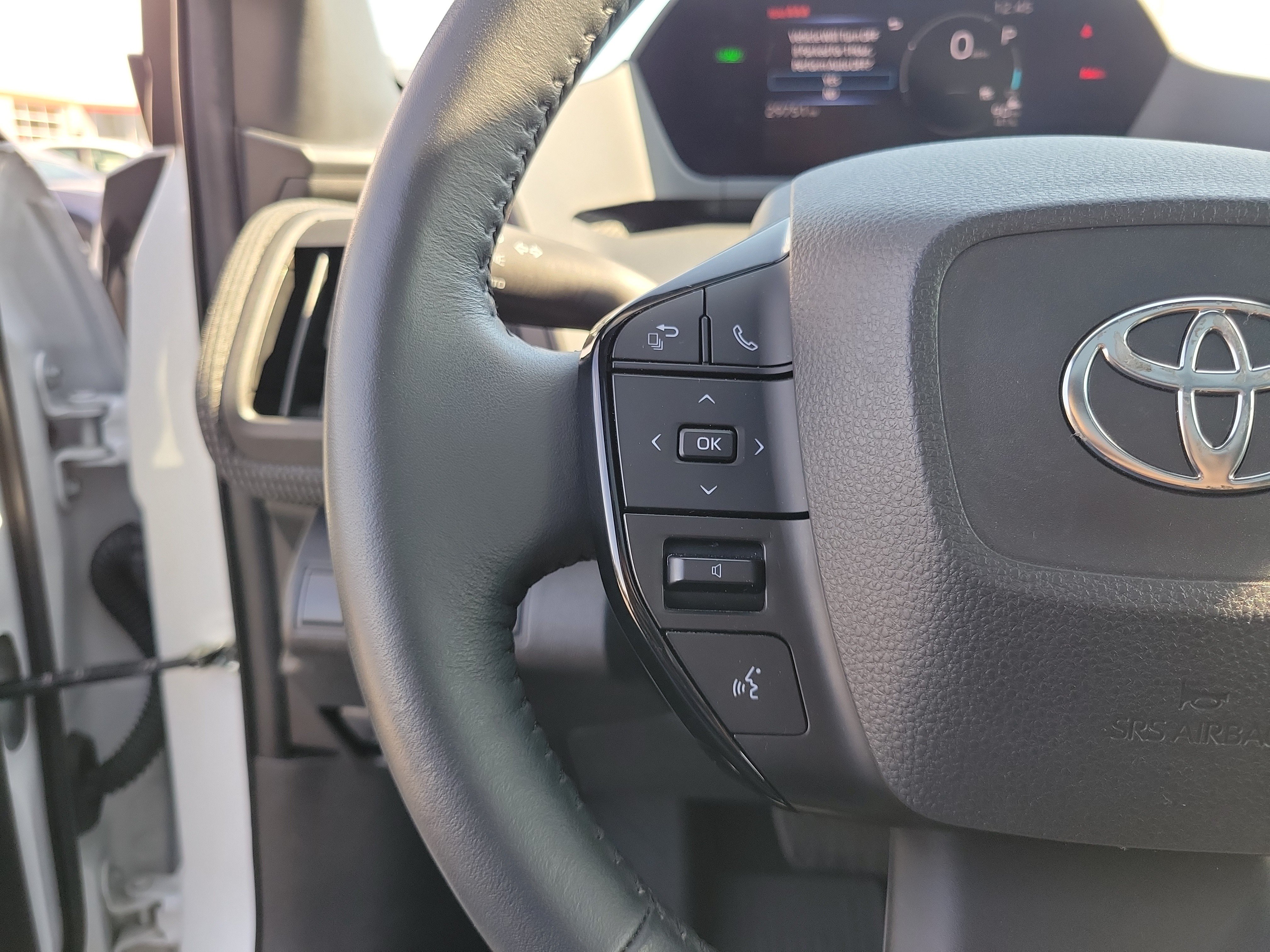 Certified Used 2023 WHITE Toyota L image 27