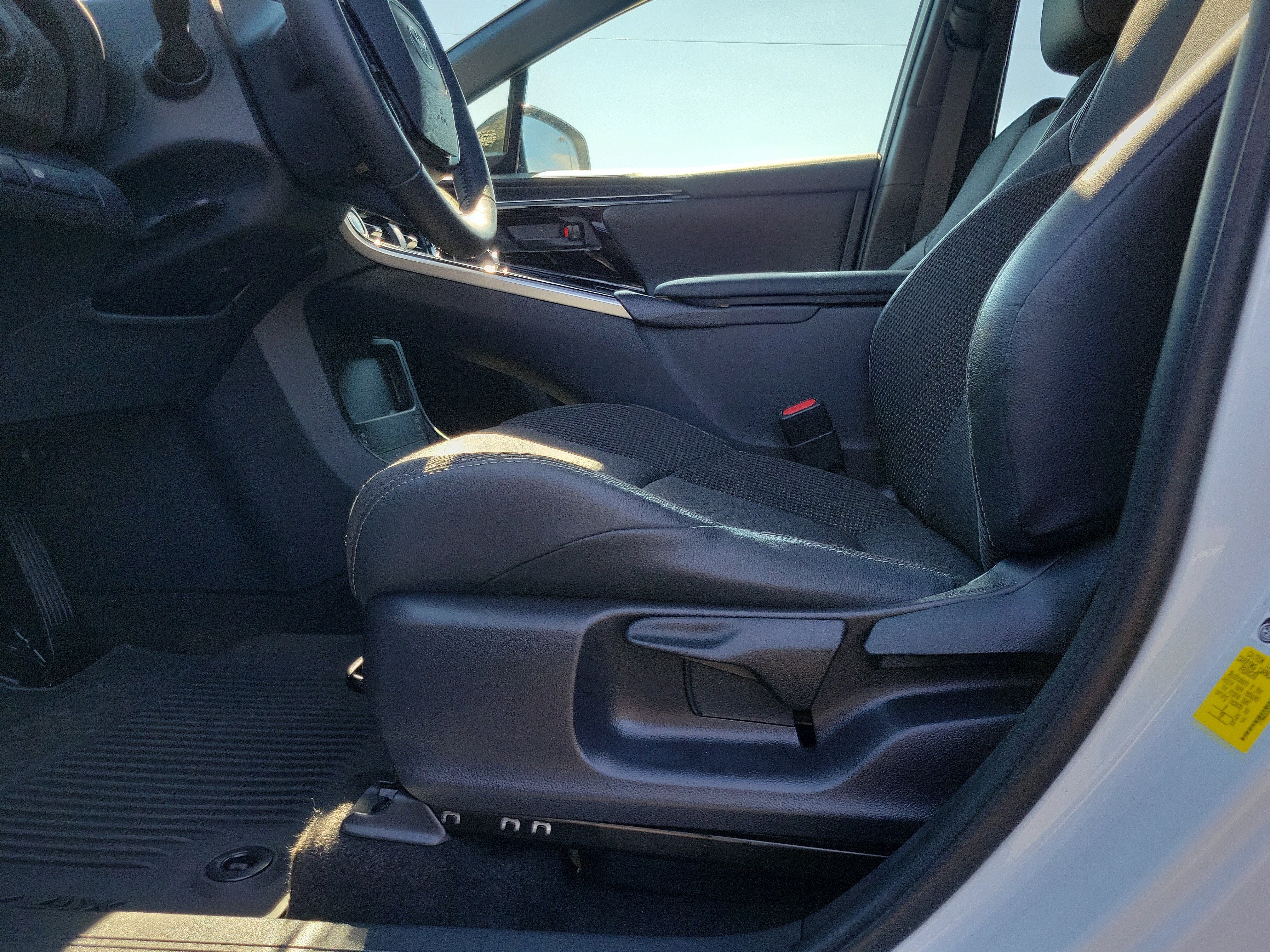 Certified Used 2023 WHITE Toyota L image 20