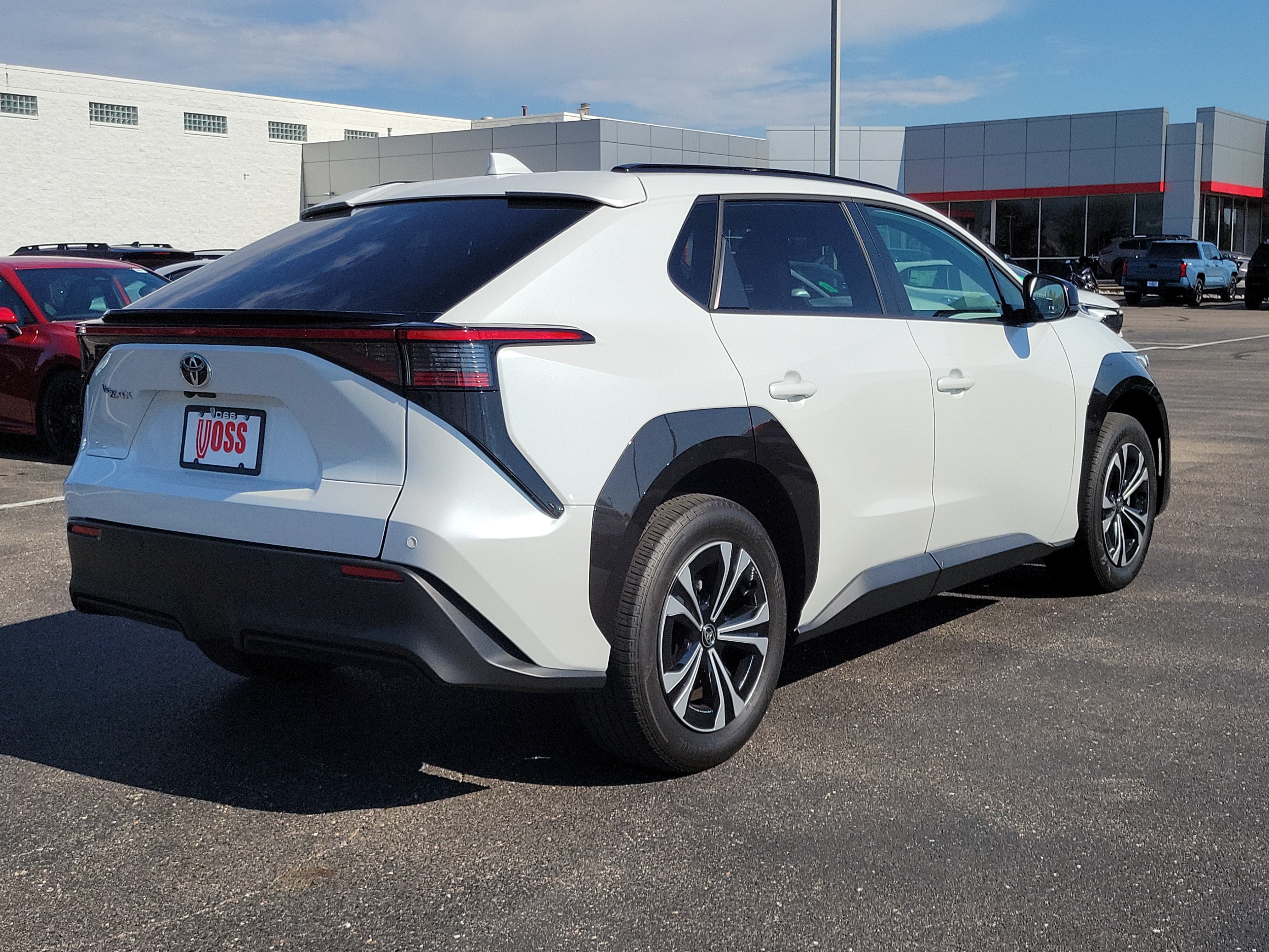 Certified Used 2023 WHITE Toyota L image 8