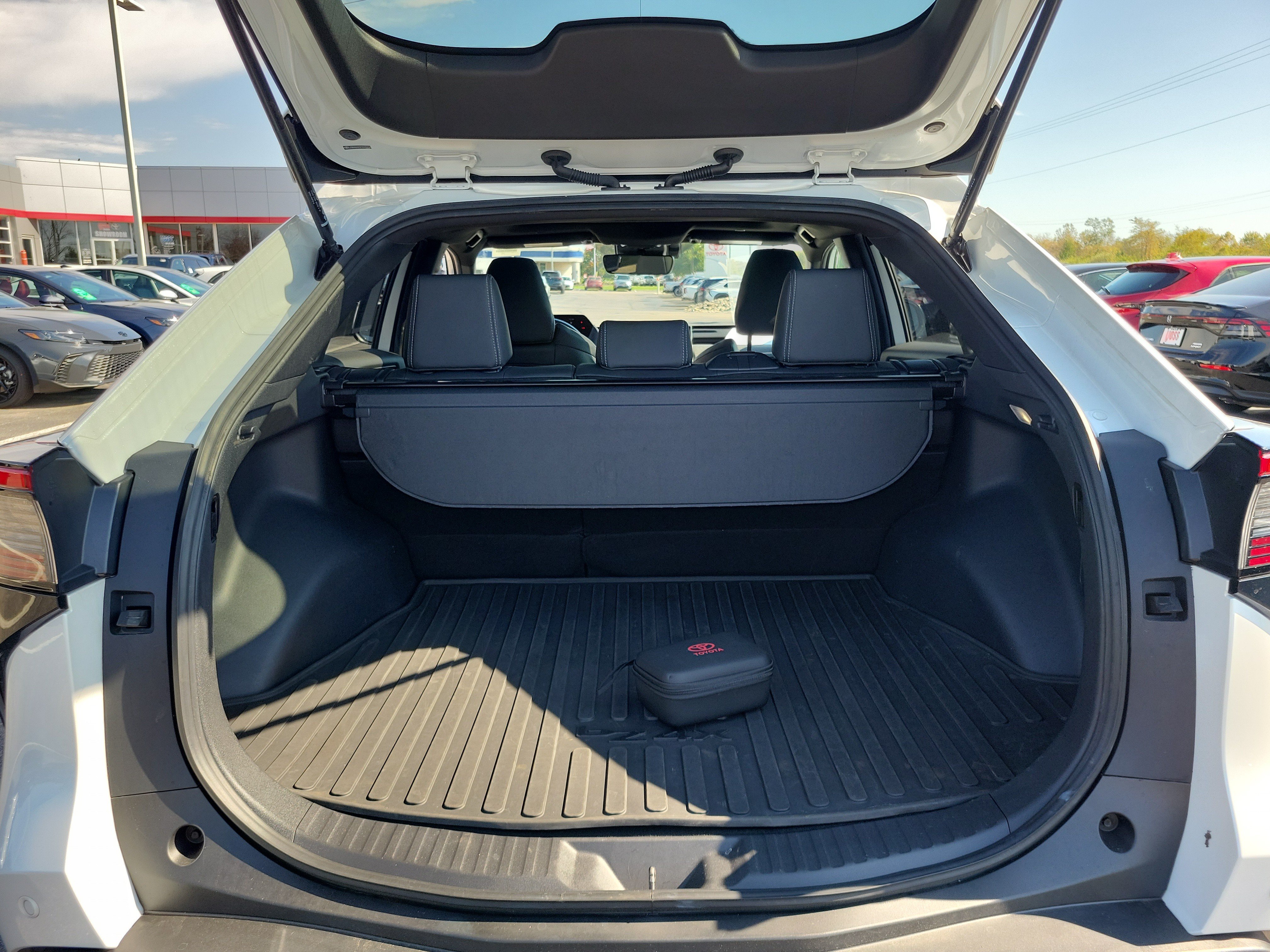 Certified Used 2023 WHITE Toyota L image 12