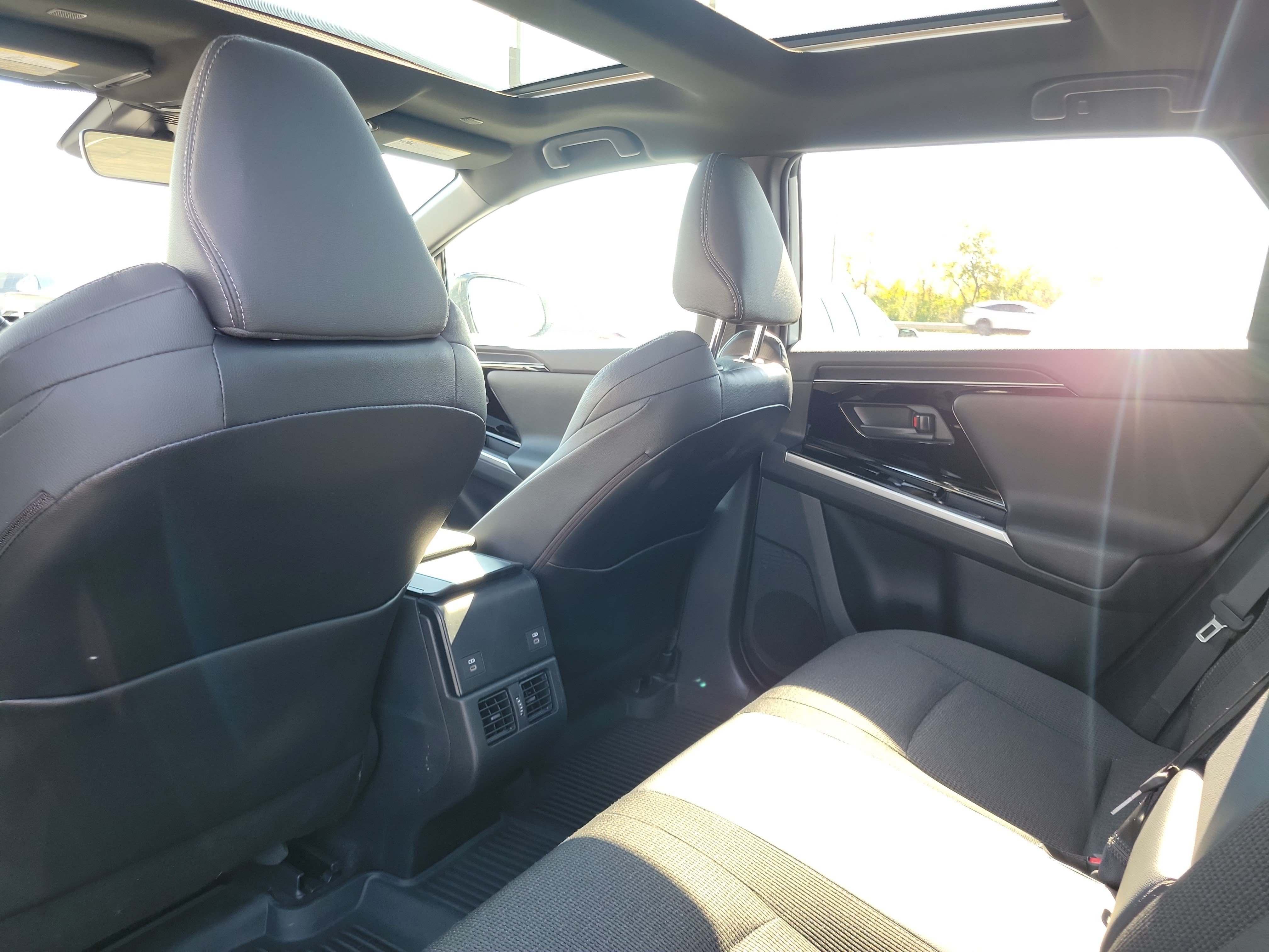 Certified Used 2023 WHITE Toyota L image 18
