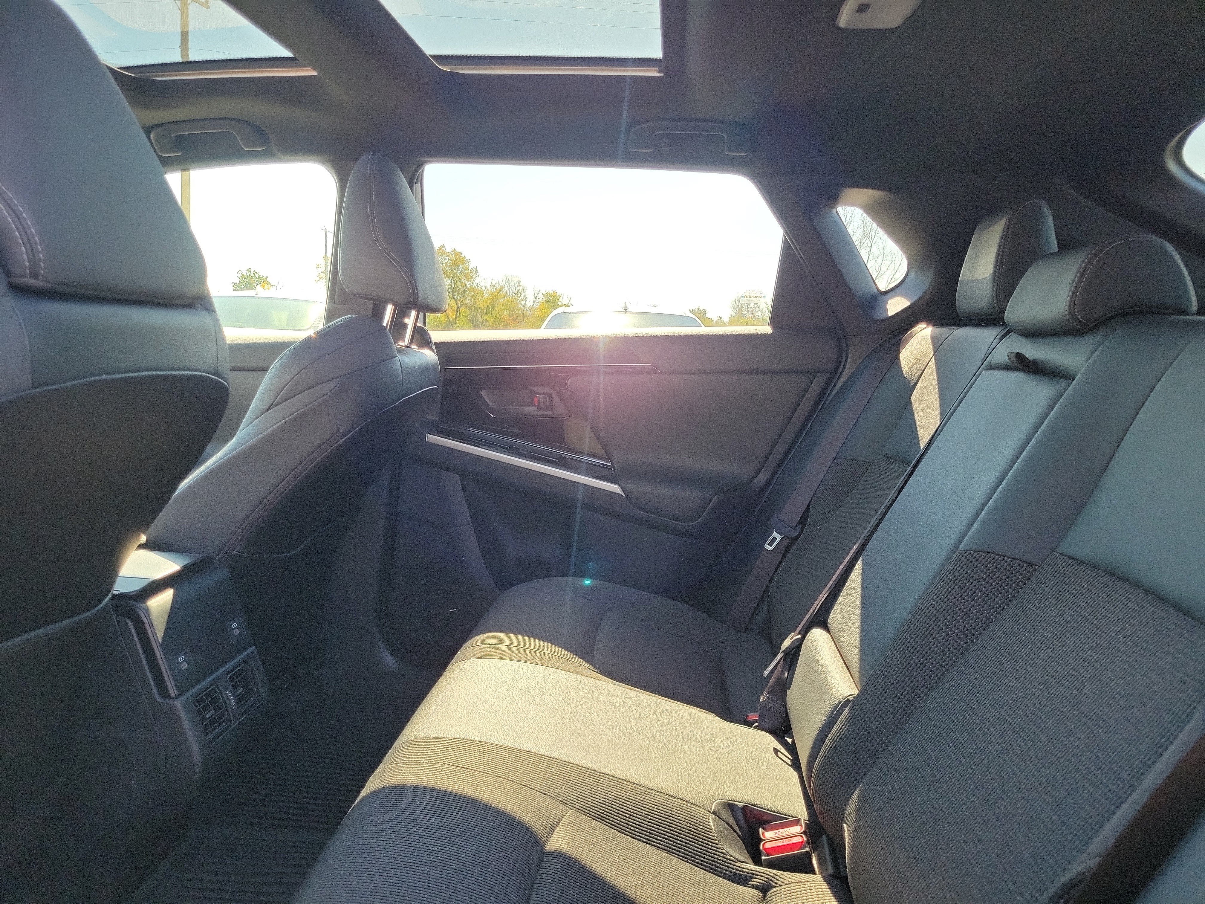 Certified Used 2023 WHITE Toyota L image 15