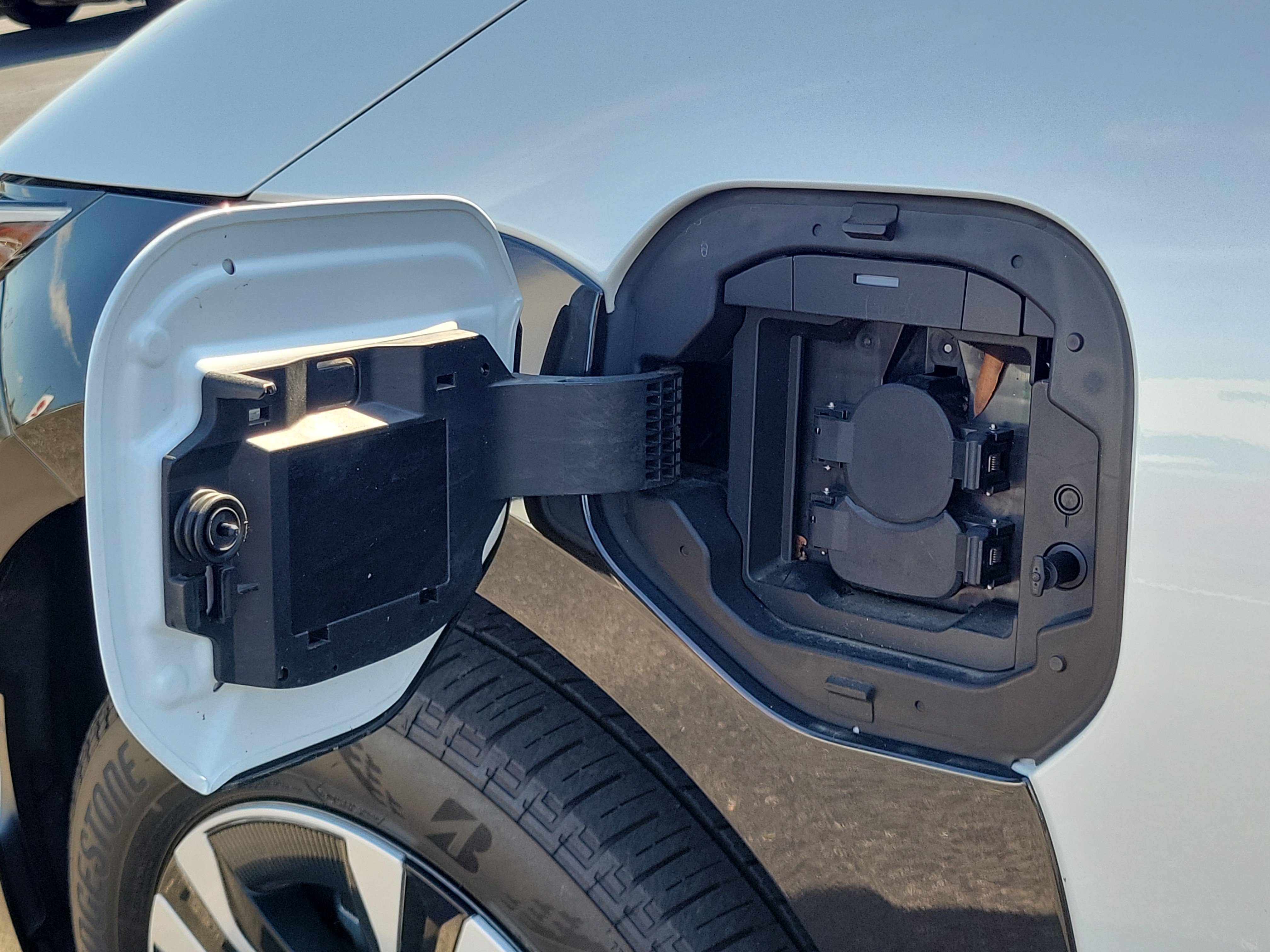 Certified Used 2023 WHITE Toyota L image 10