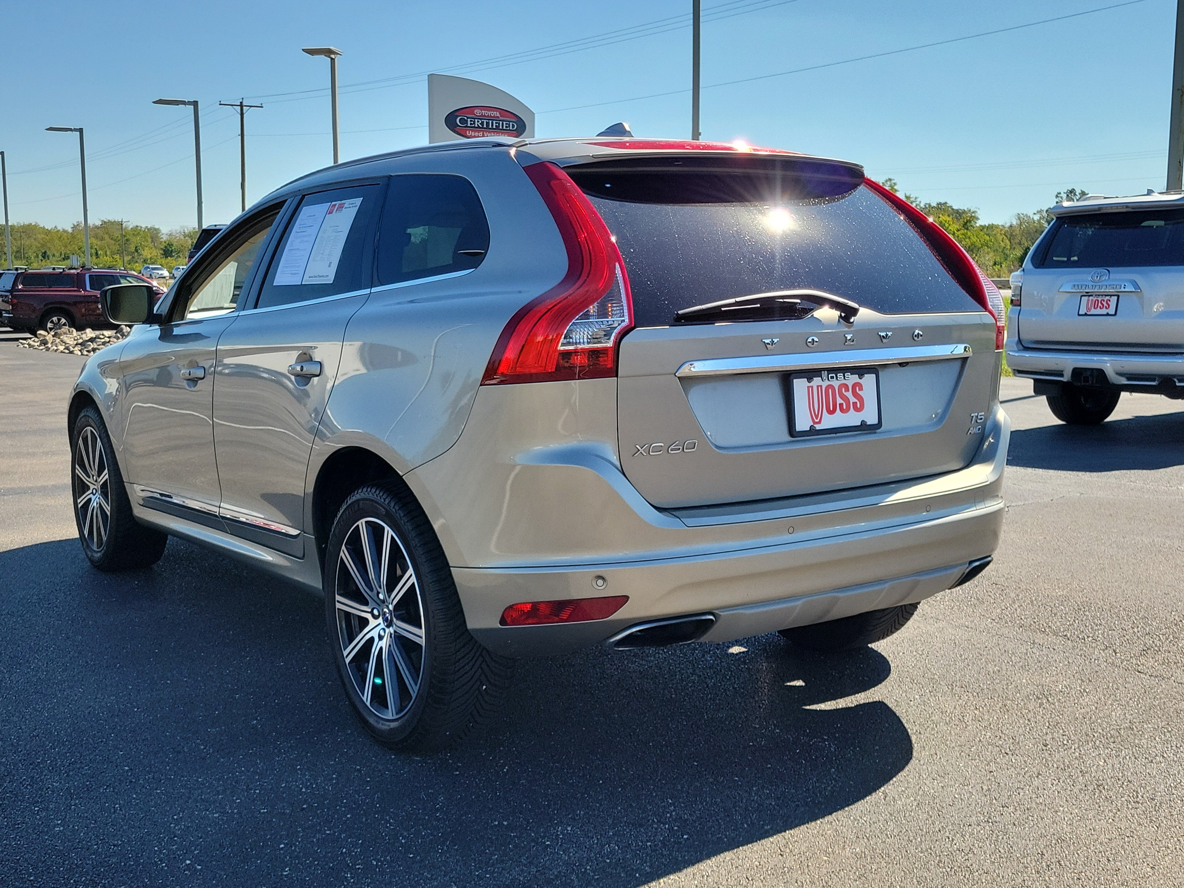 2016 Volvo XC60 T5 Platinum, photo 7 of 12