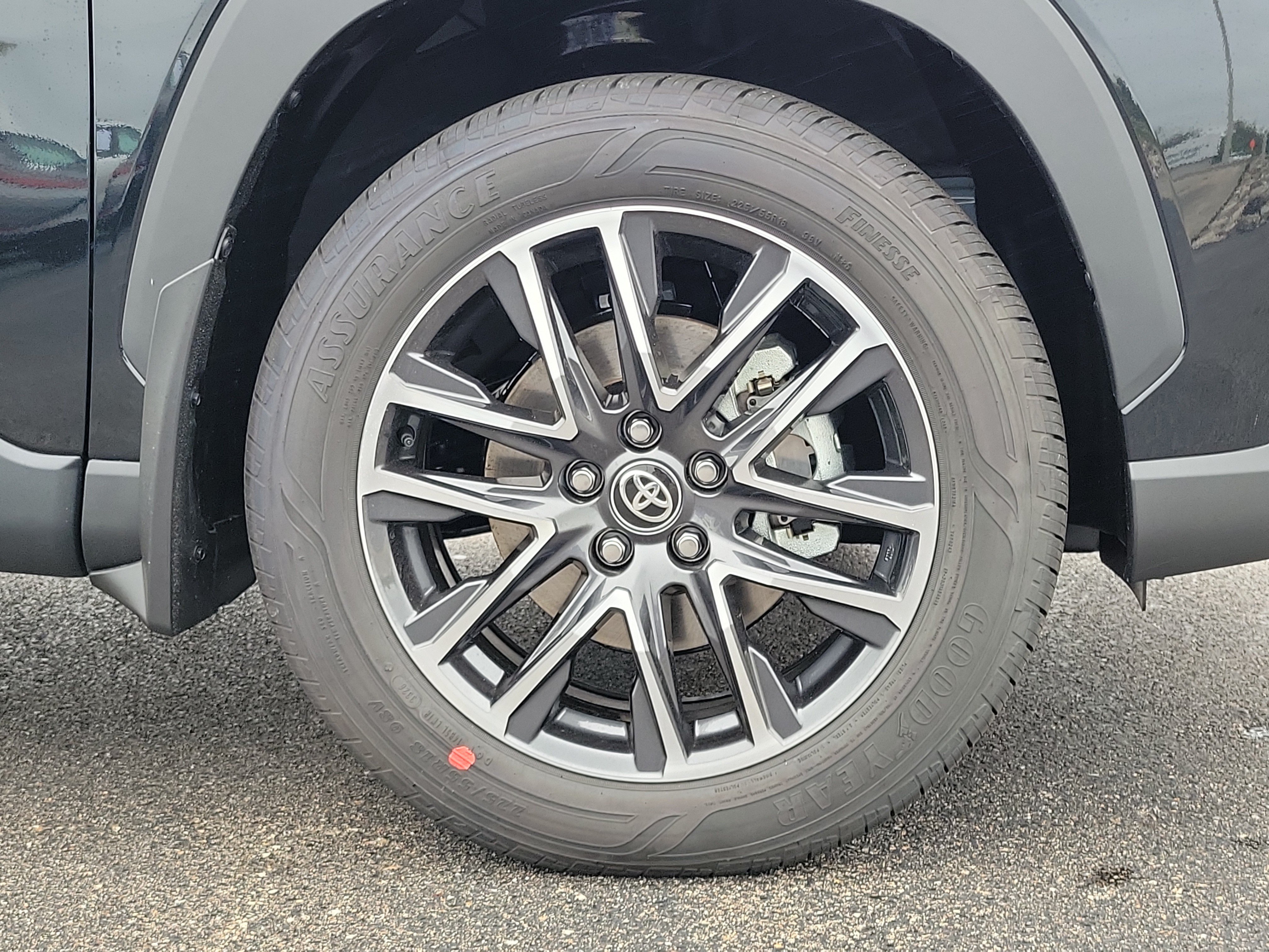 2026 Toyota Corolla Cross XLE, photo 9 of 12
