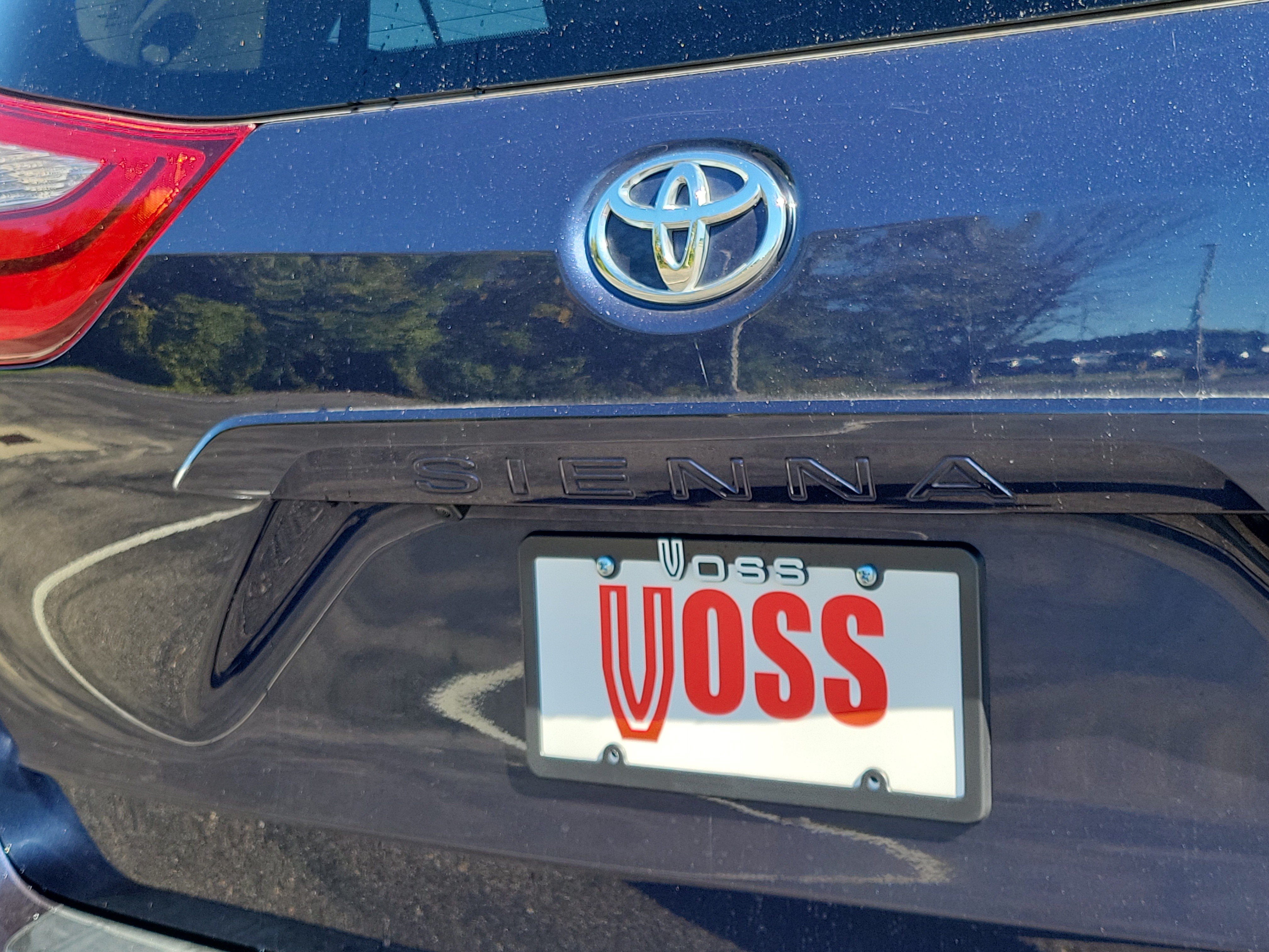 2018 Toyota Sienna XLE 8-Passenger, photo 10 of 12