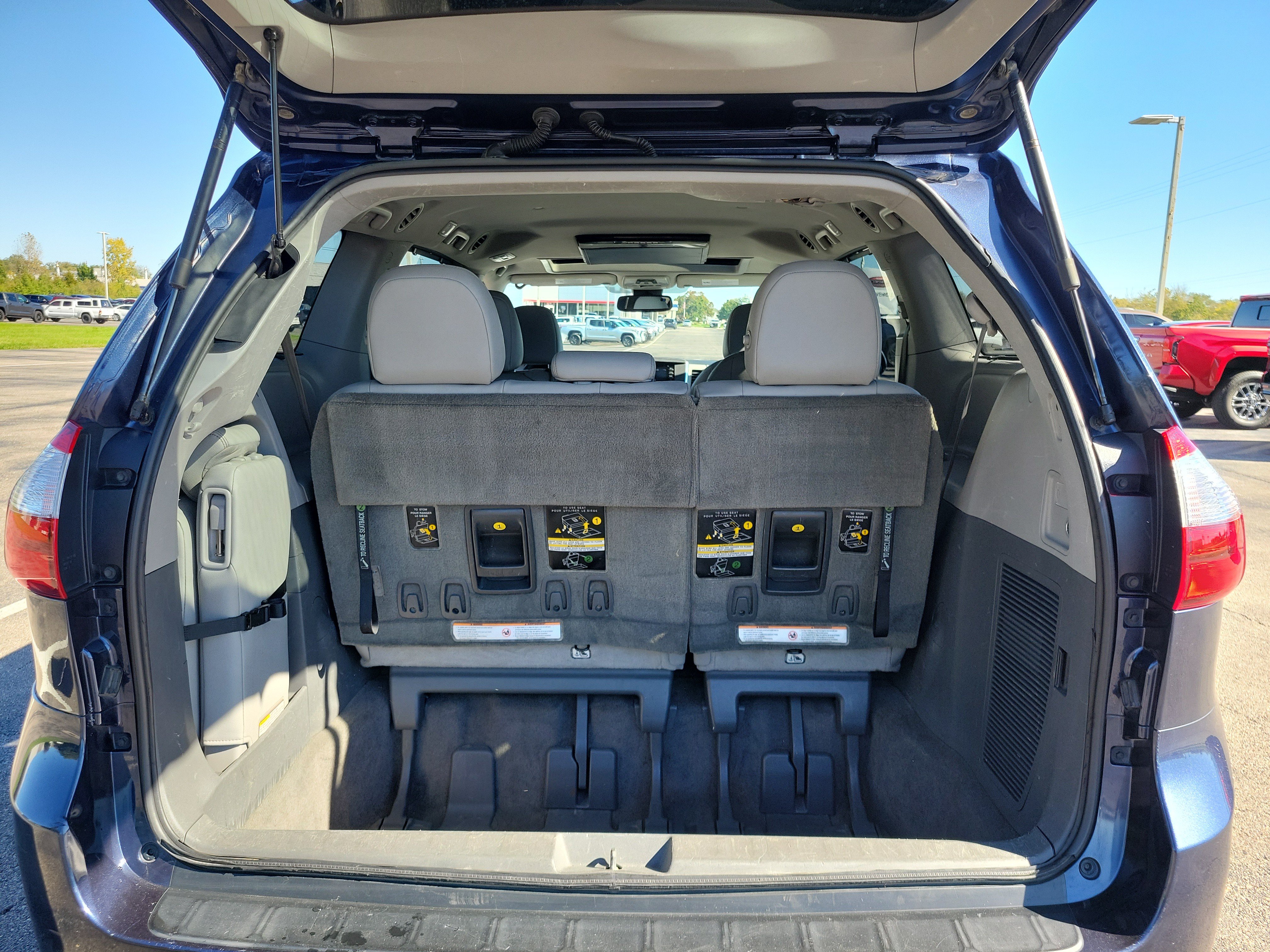 2018 Toyota Sienna XLE 8-Passenger, photo 12 of 12