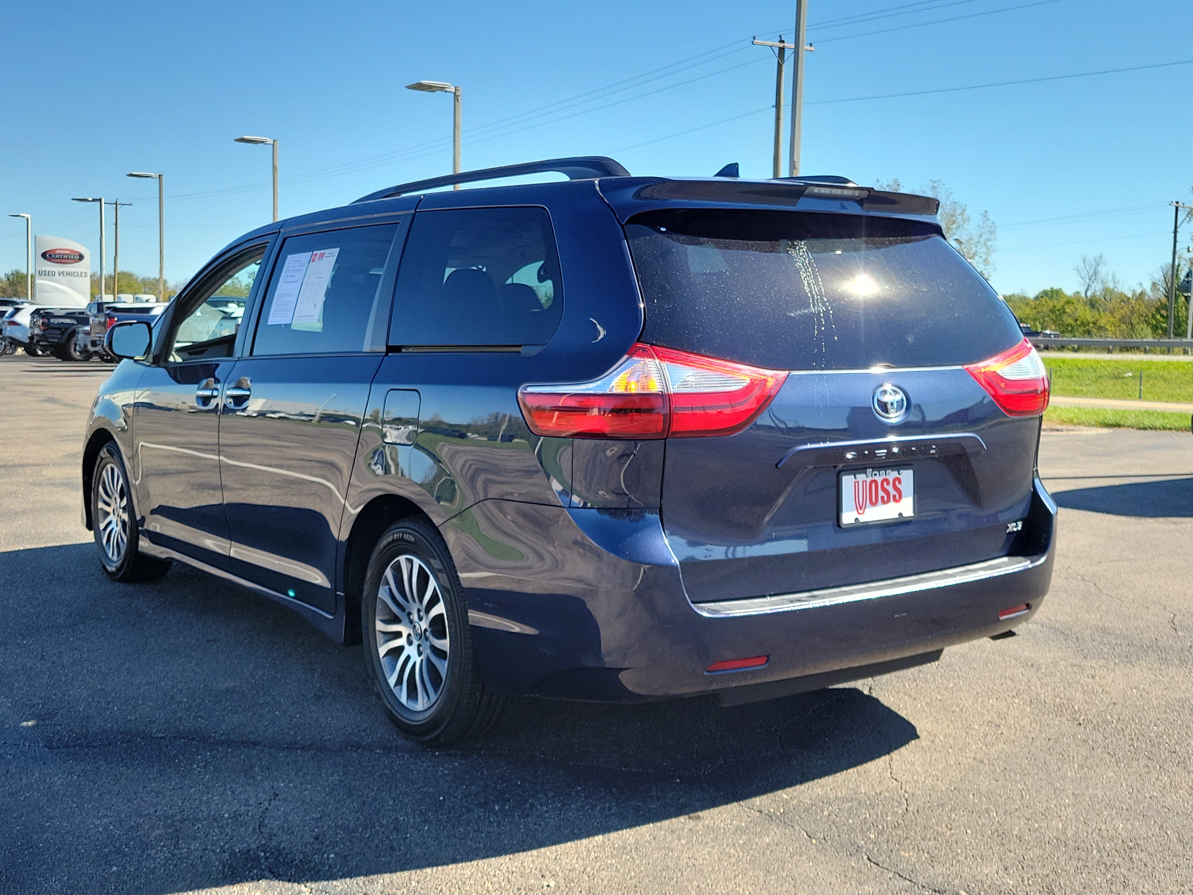 2018 Toyota Sienna XLE 8-Passenger, photo 7 of 12