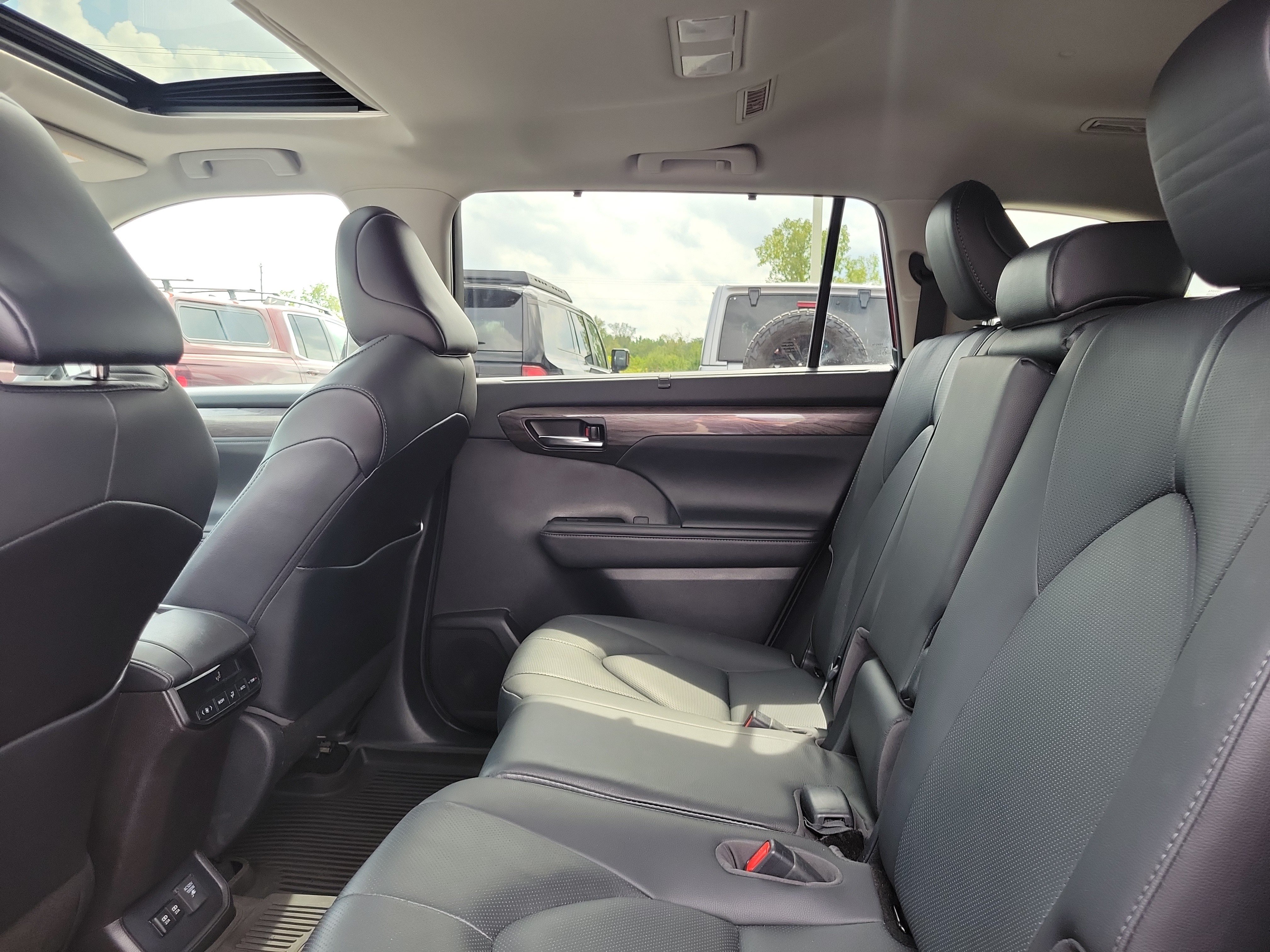 Used 2021 Ruby Flare Pearl Toyota Limited image 15