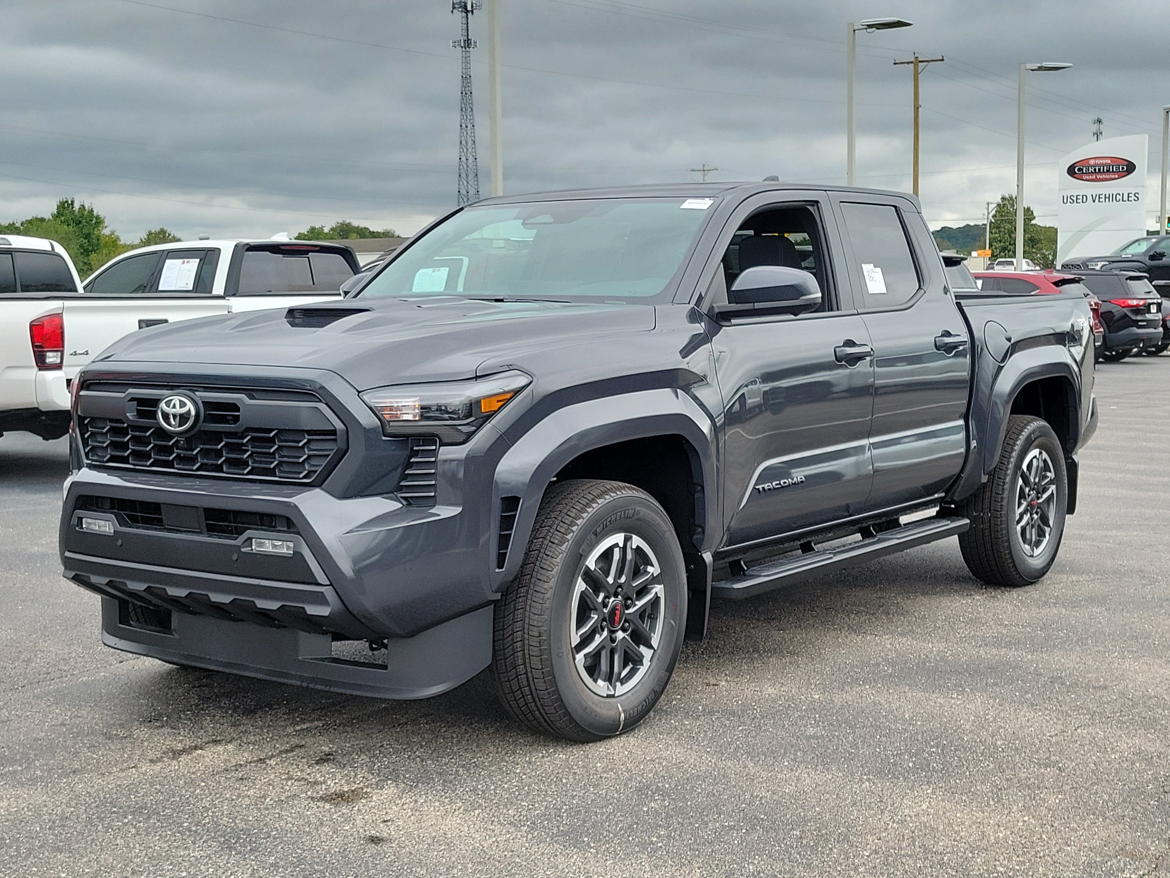 2026 Toyota Tacoma TRD Sport, photo 6 of 12