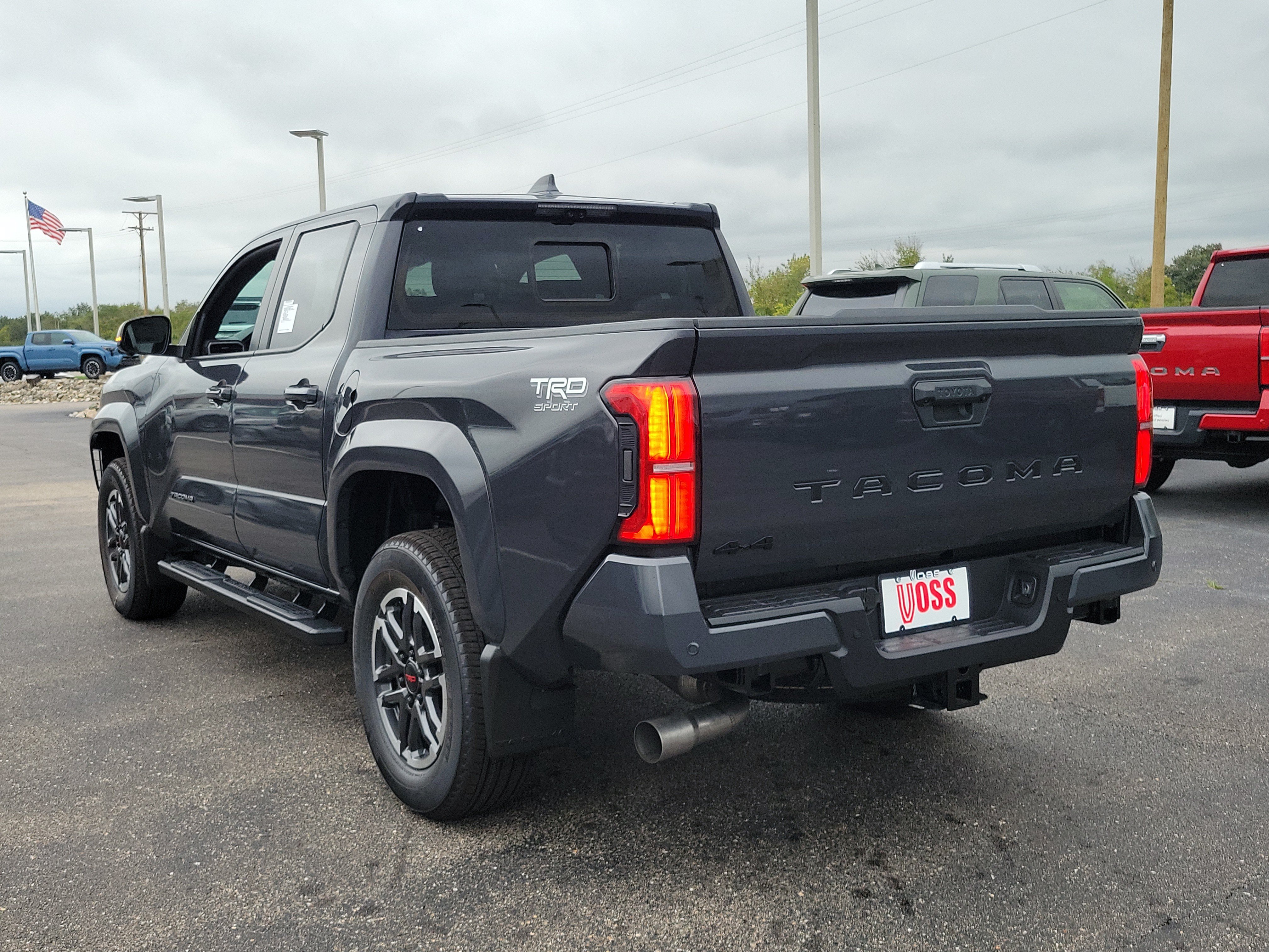 2026 Toyota Tacoma TRD Sport, photo 7 of 12