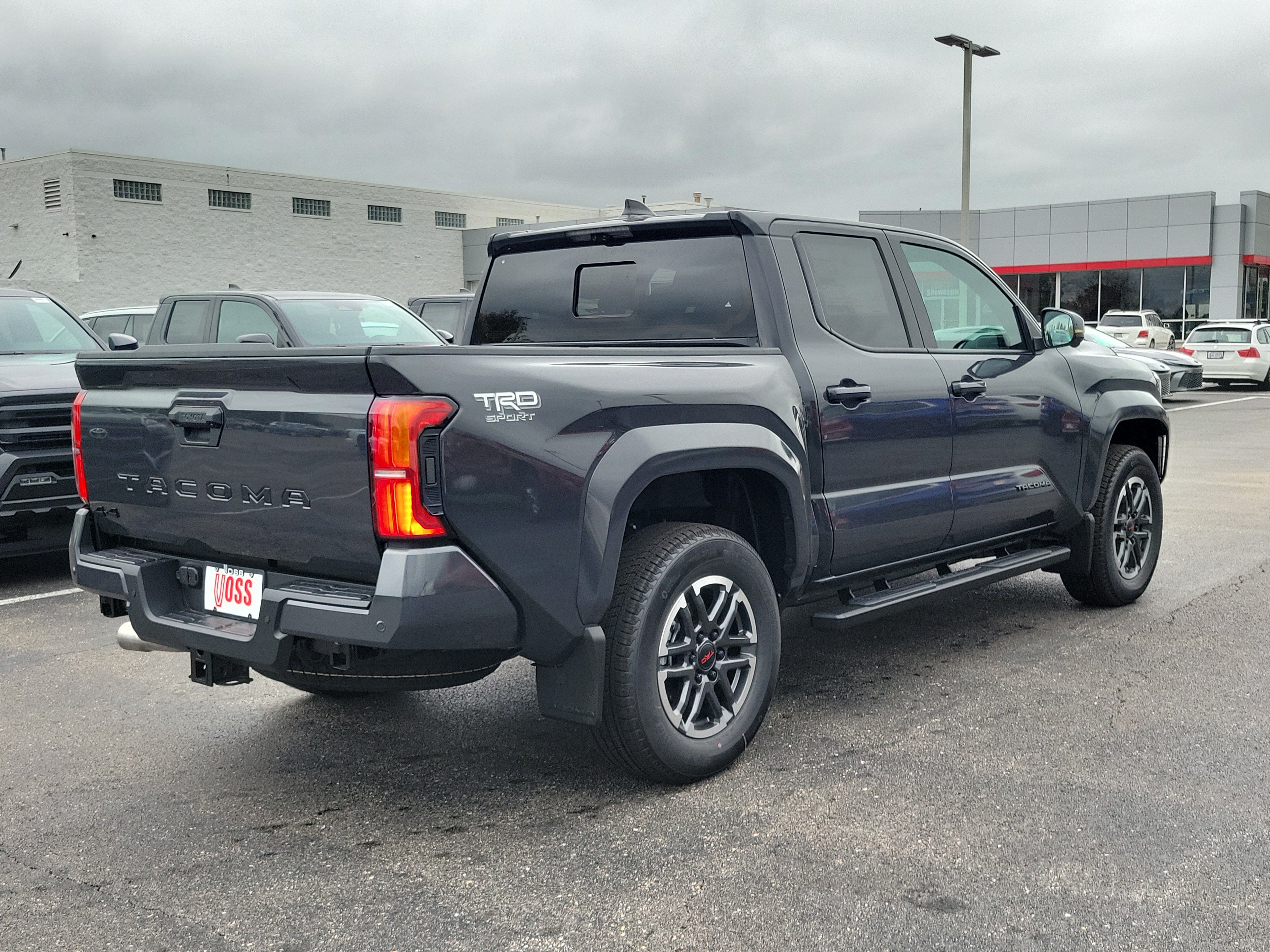 2026 Toyota Tacoma TRD Sport, photo 8 of 12