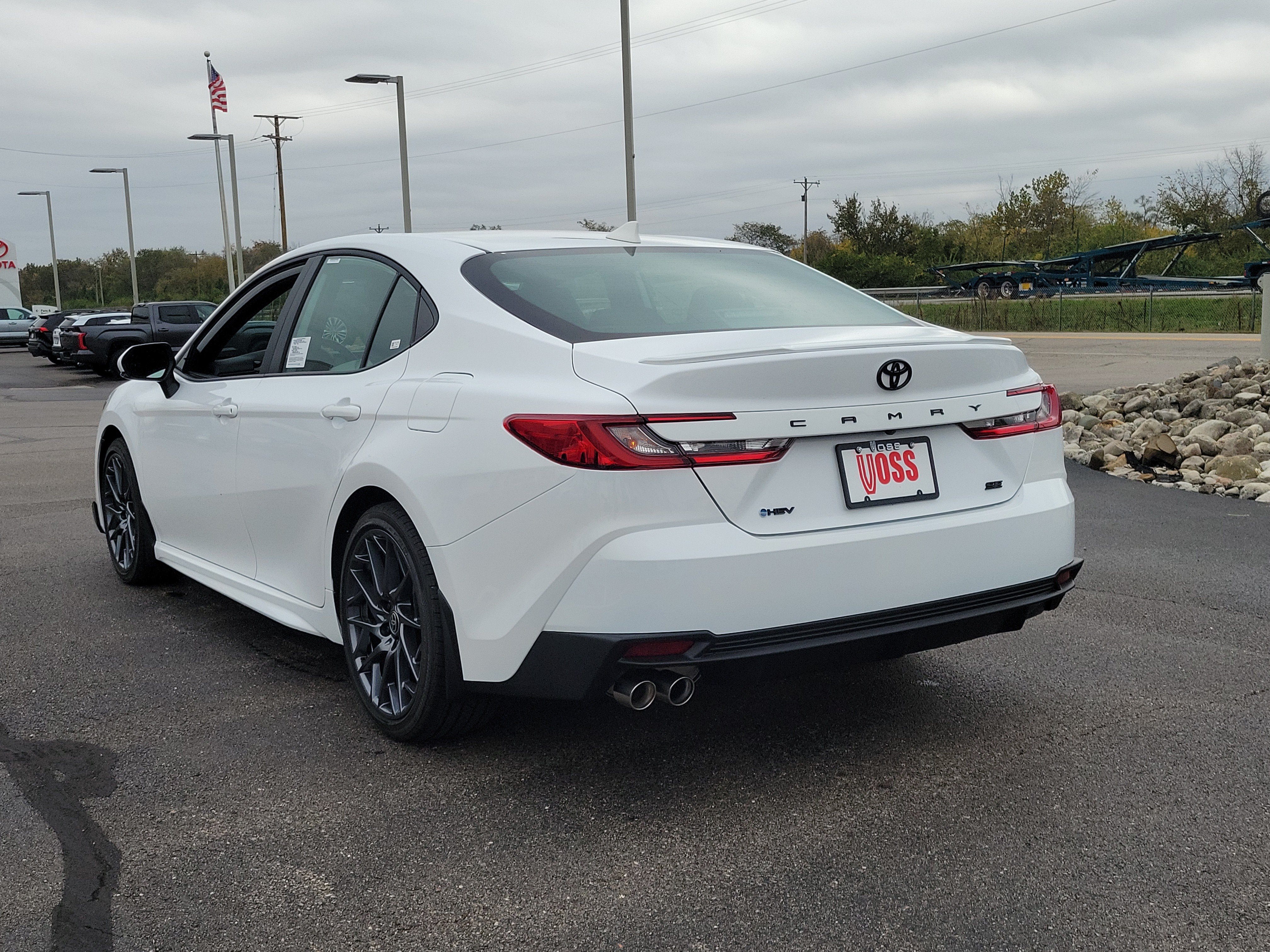 New 2026 Ice Cap Toyota SE image 3