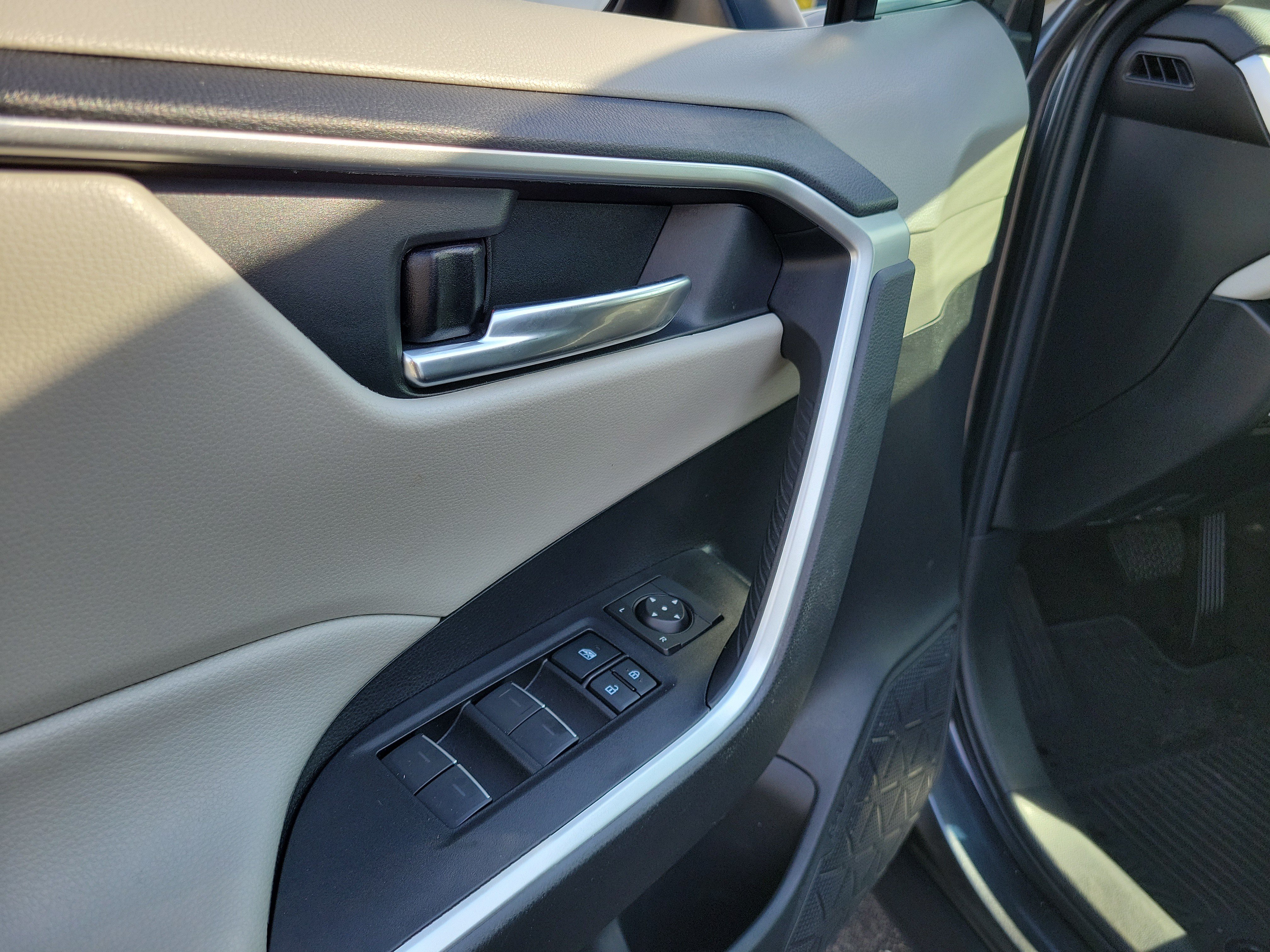 Certified Used 2022 Magnetic Gray Metallic Toyota XLE image 22