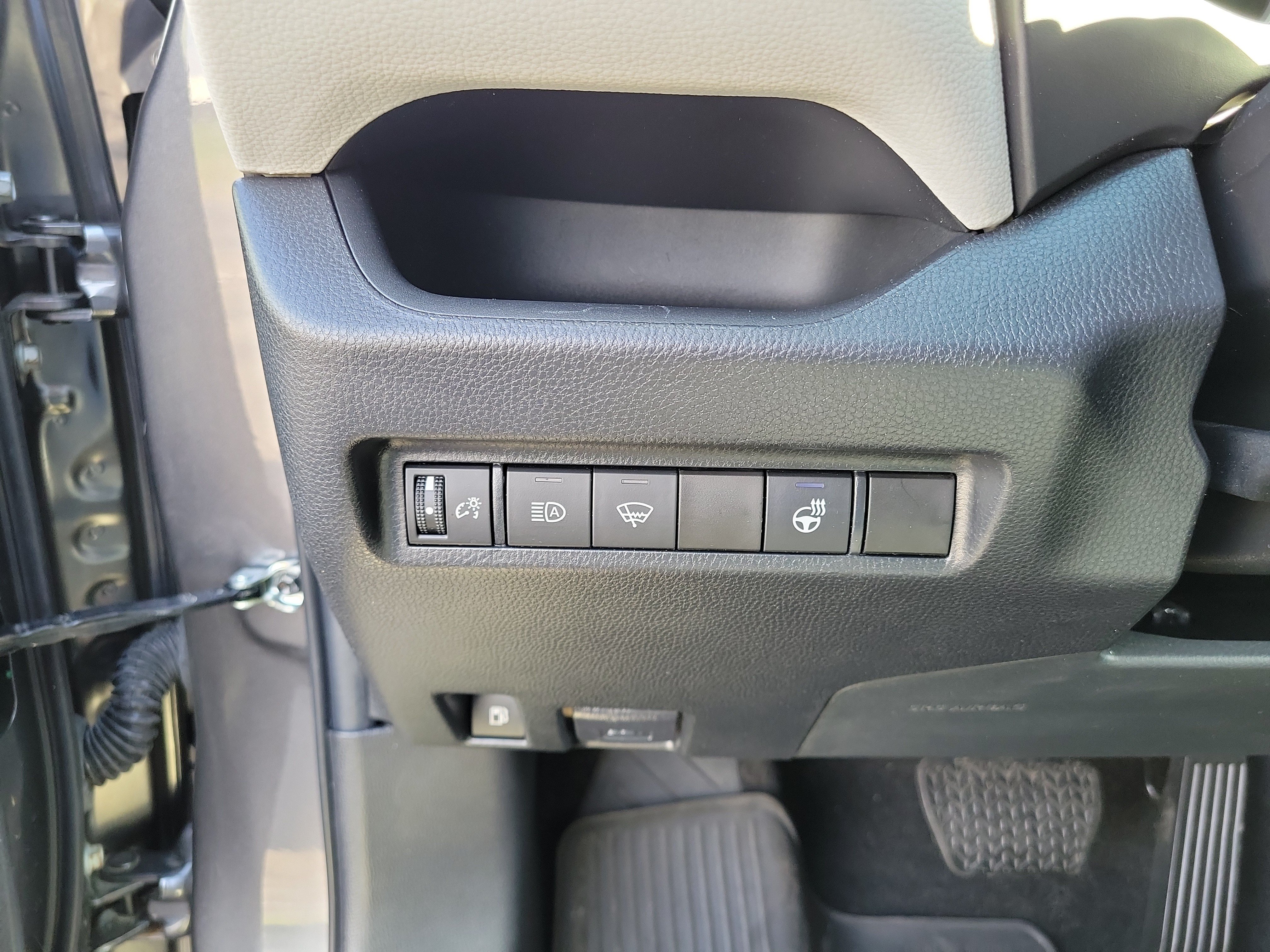 Certified Used 2022 Magnetic Gray Metallic Toyota XLE image 24