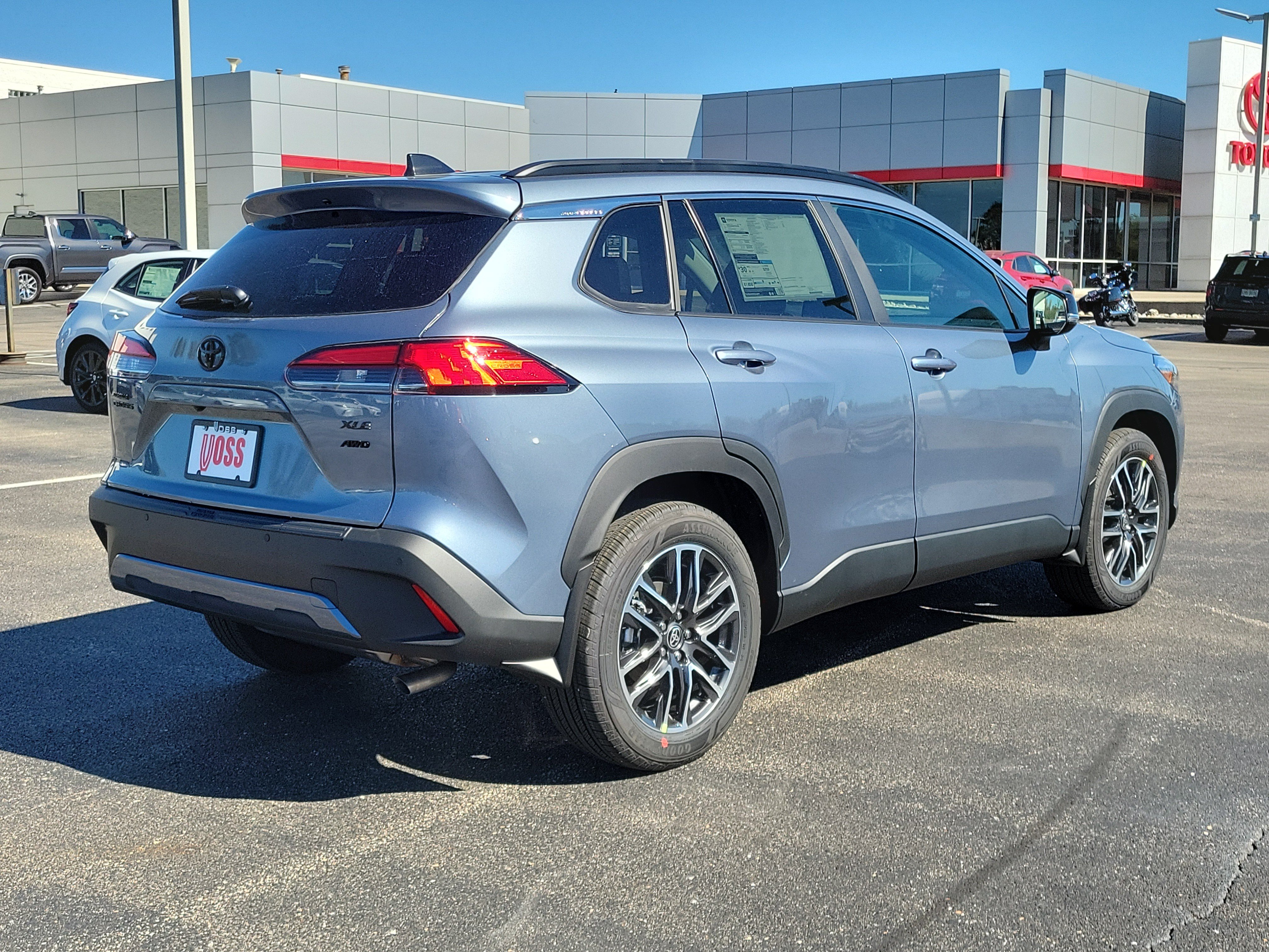 2026 Toyota Corolla Cross XLE, photo 8 of 12